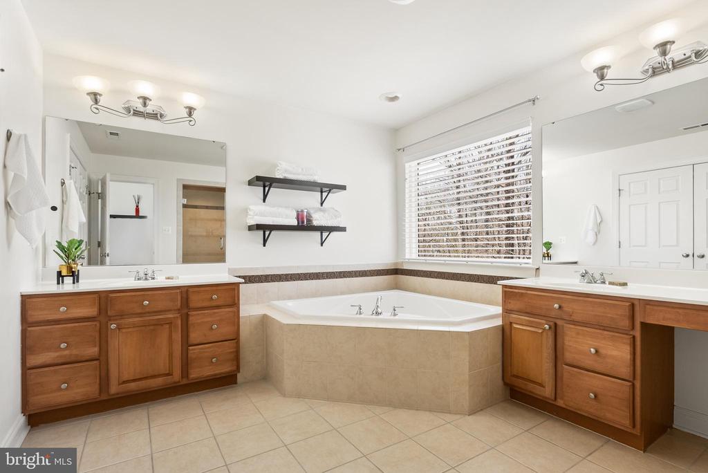 7238 Chesapeake Village Blvd