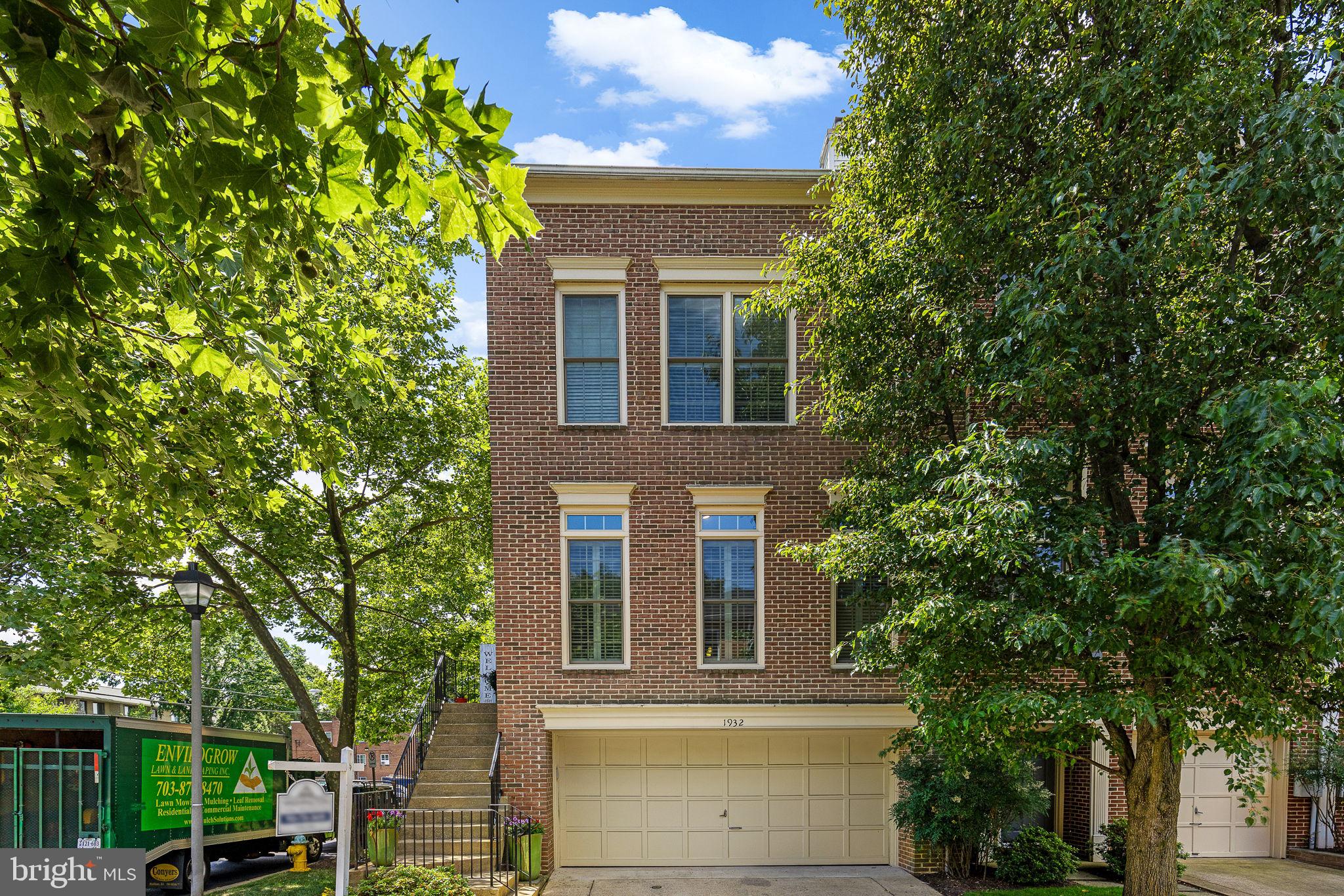 1932 N Daniel St