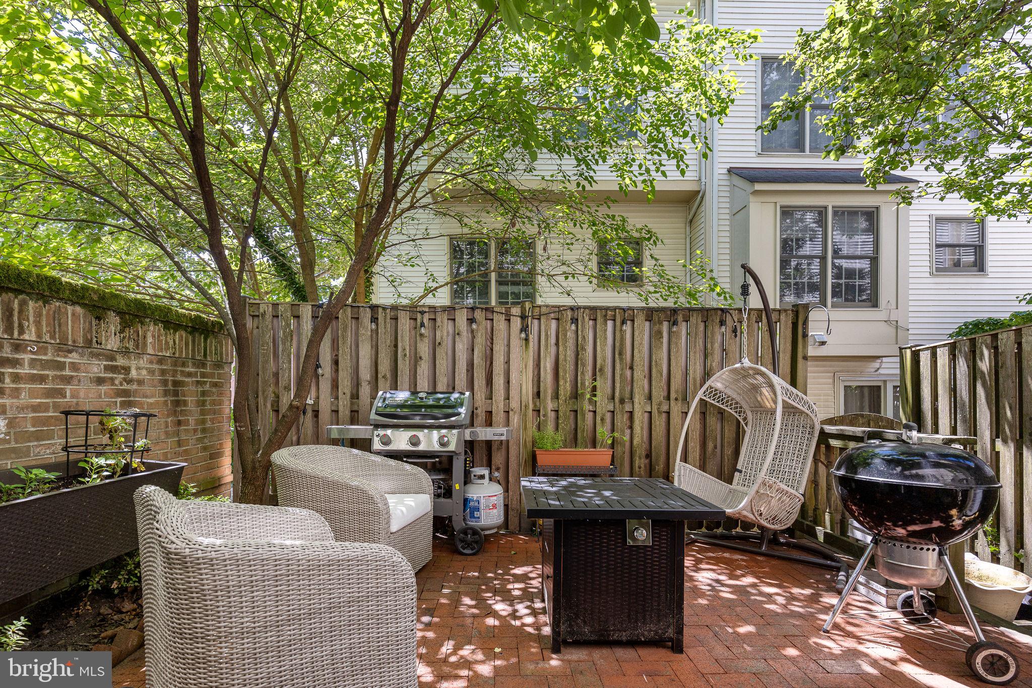 1932 N Daniel St