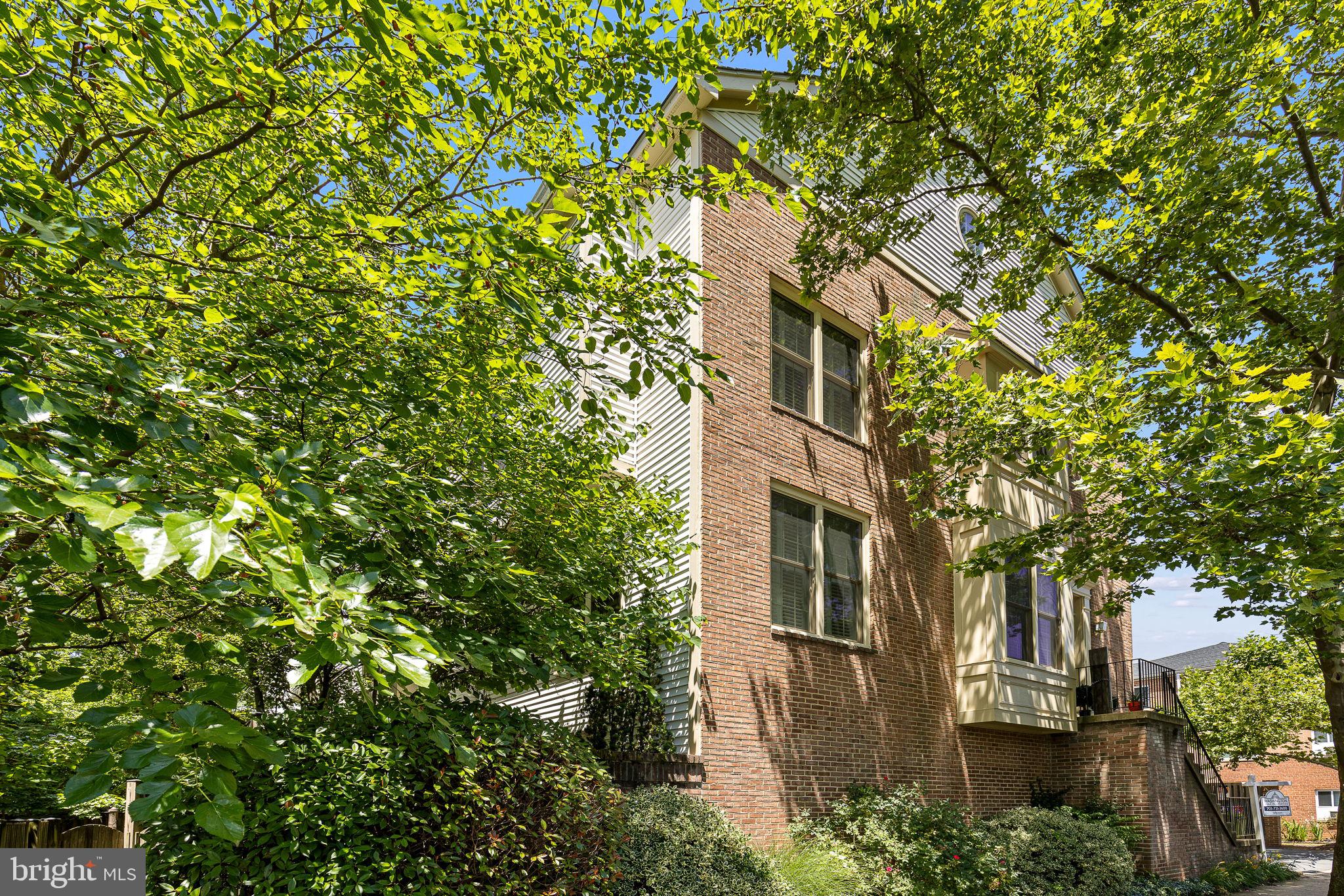 1932 N Daniel St