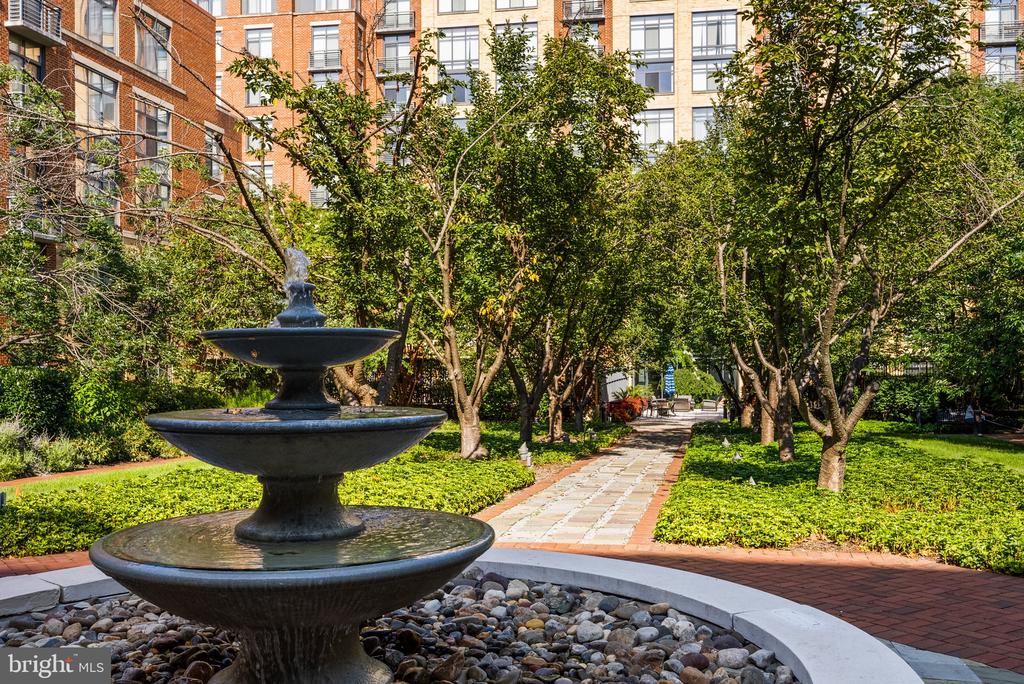 520 JOHN CARLYLE STREET Unit: 107