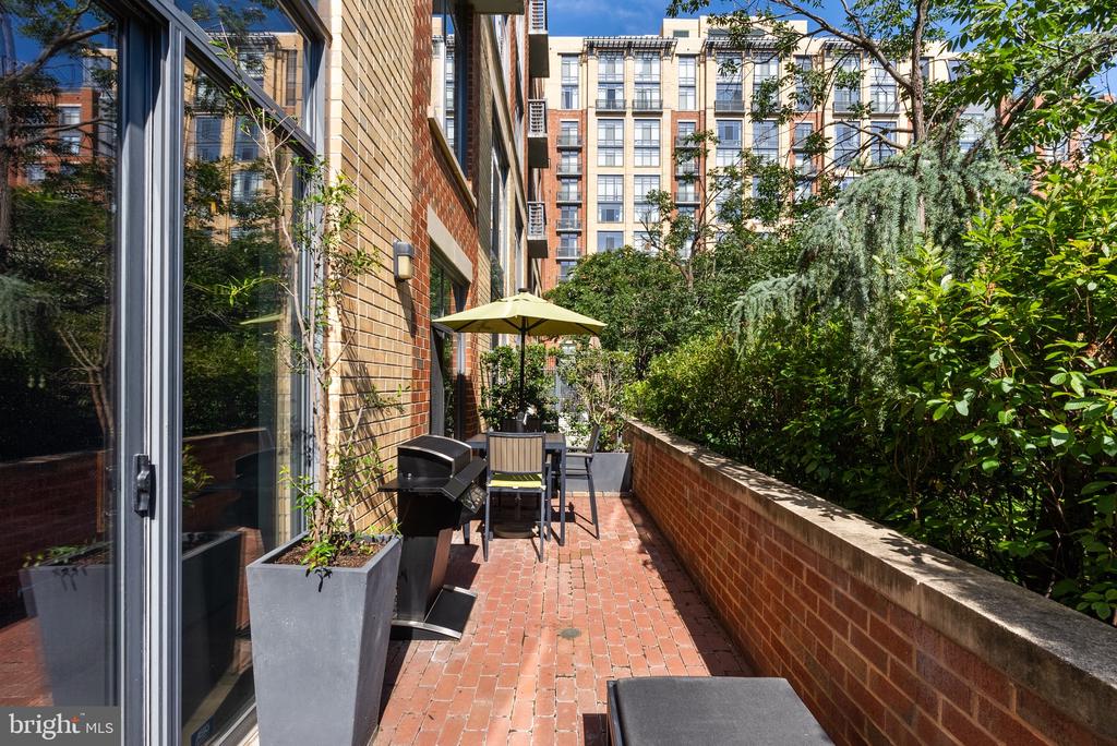 520 JOHN CARLYLE STREET Unit: 107