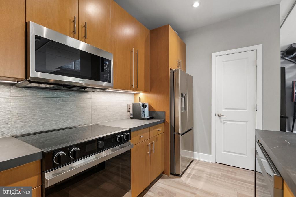 520 JOHN CARLYLE STREET Unit: 107