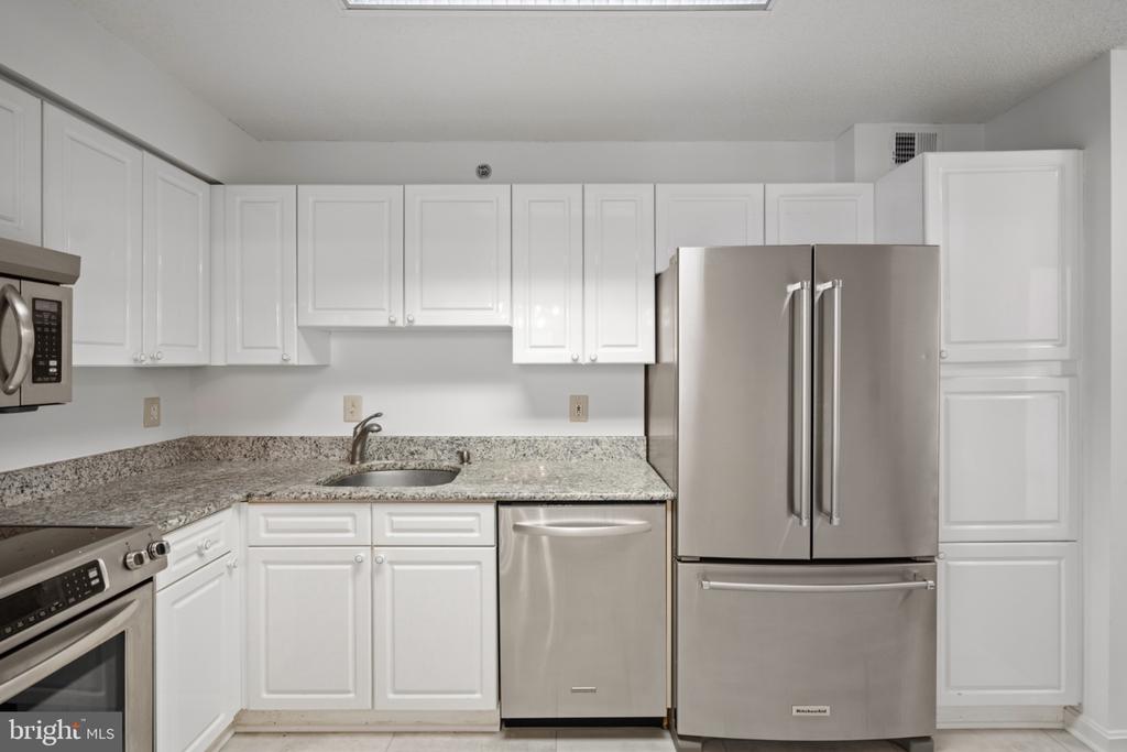 2151 JAMIESON AVENUE Unit: 1405