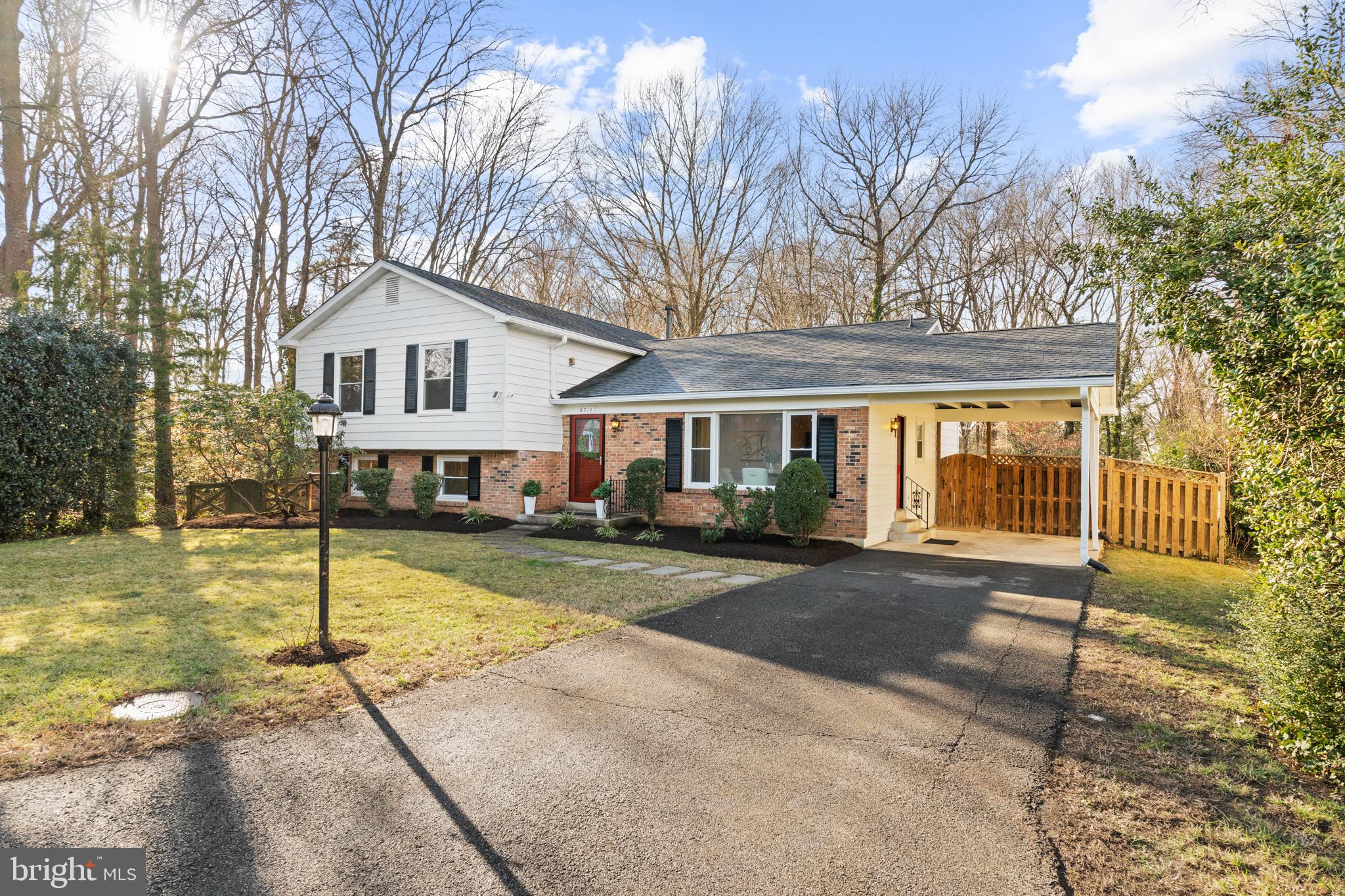 8714 Parry LANE
