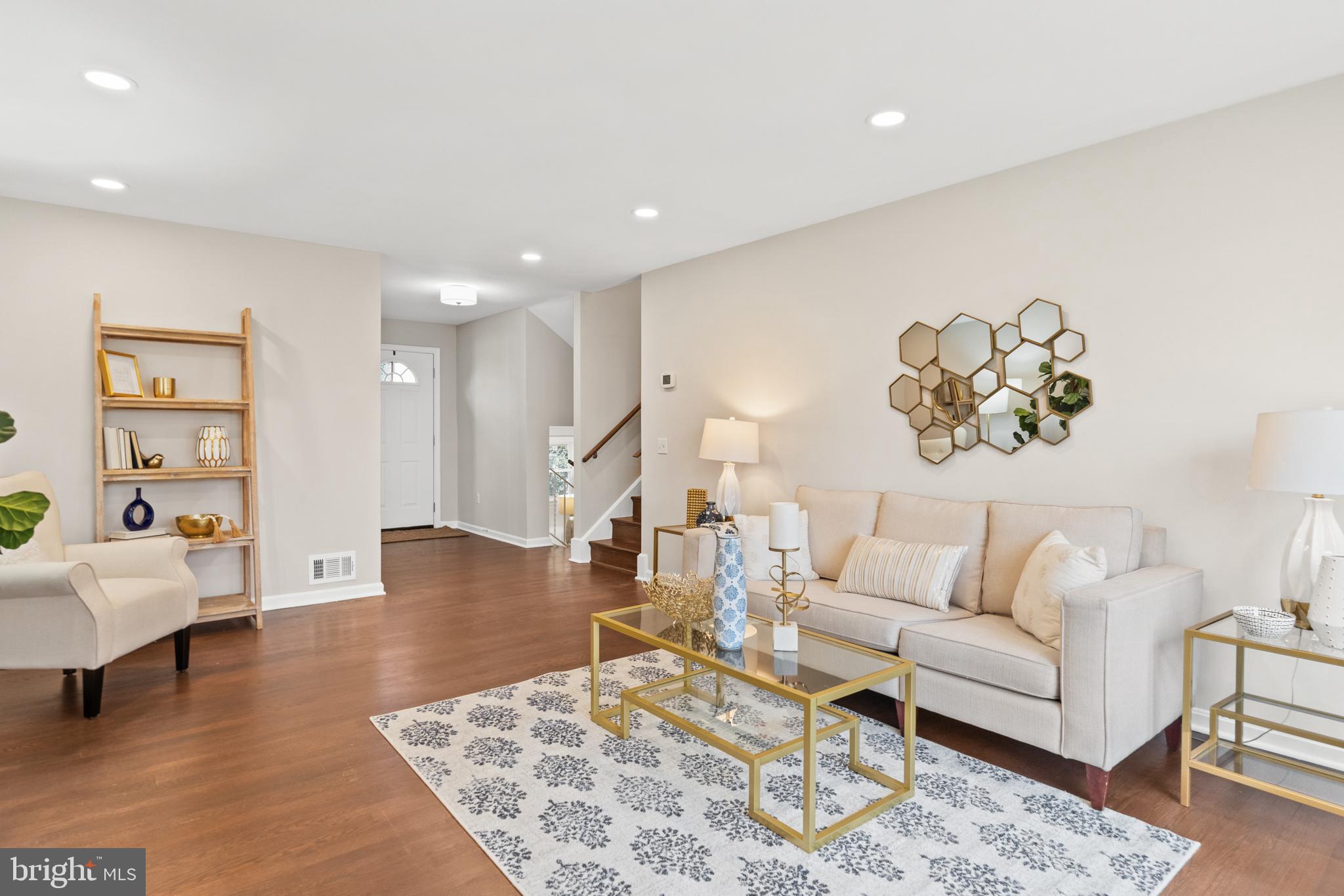 8714 Parry LANE