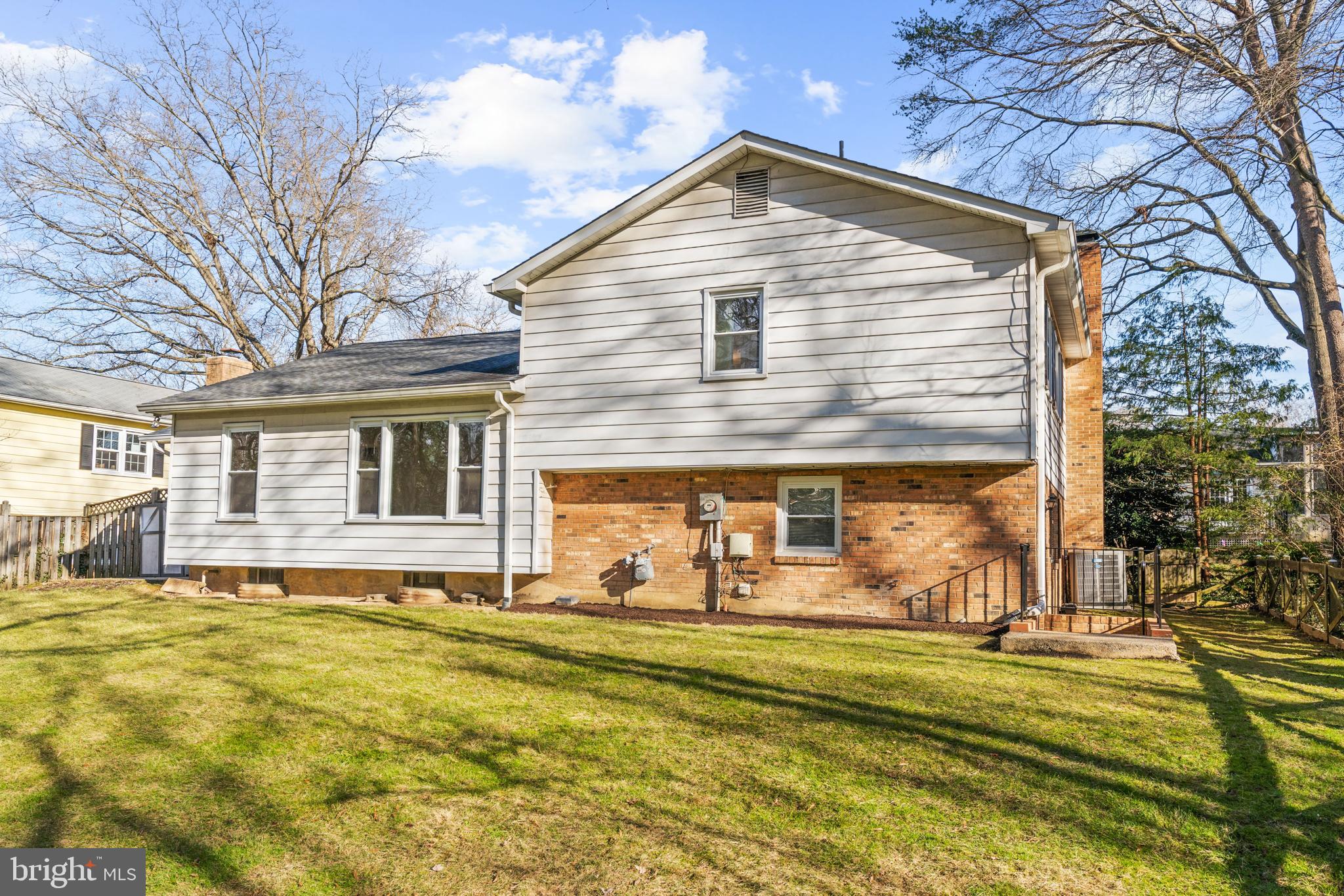 8714 Parry LANE