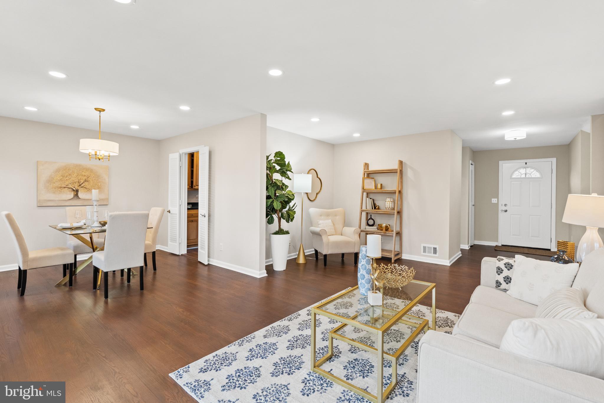 8714 Parry LANE