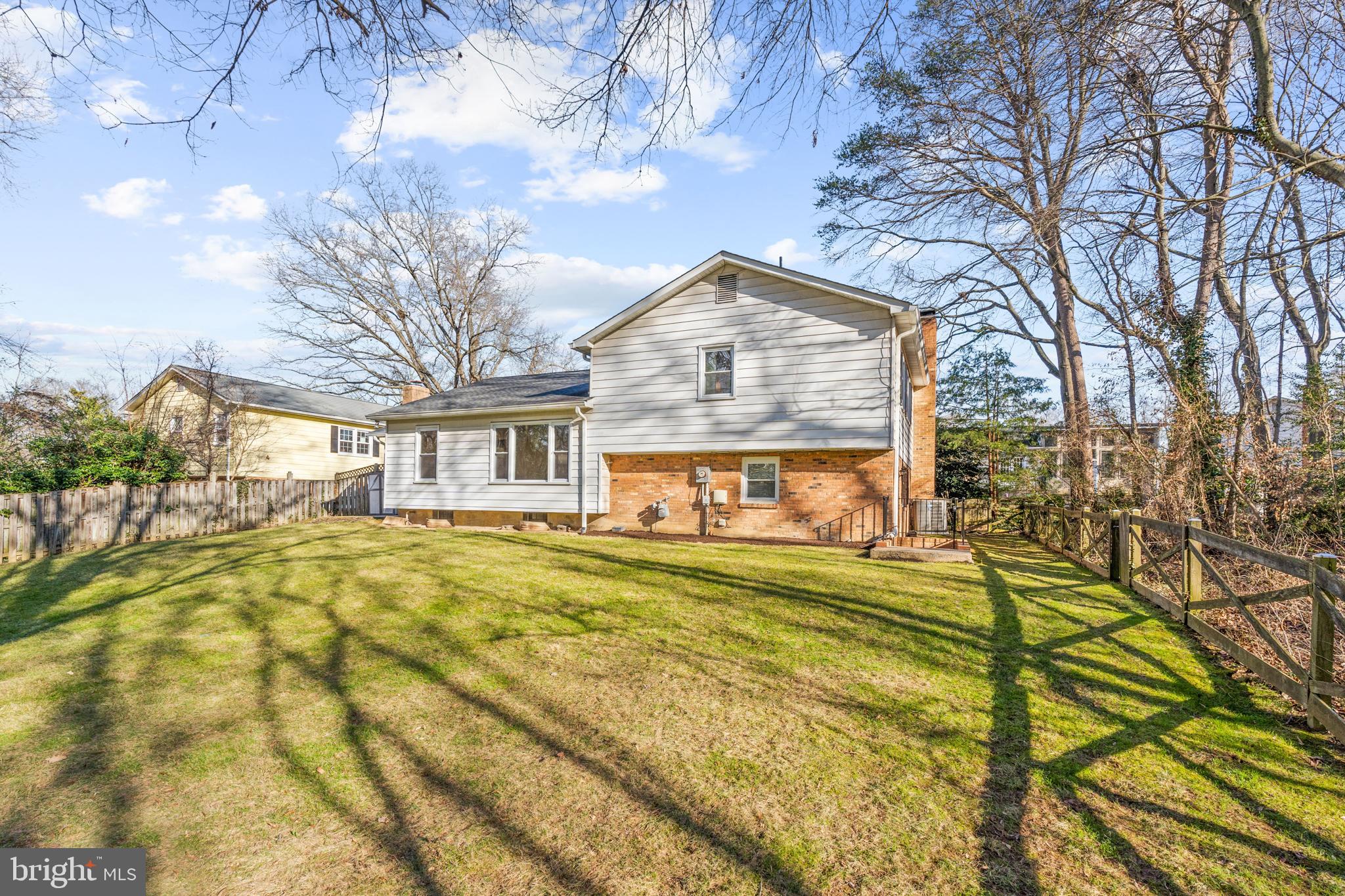 8714 Parry LANE
