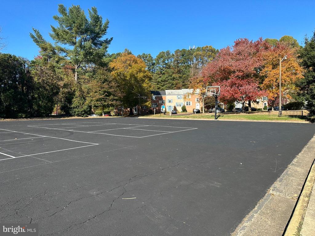 8315 Uxbridge Ct
