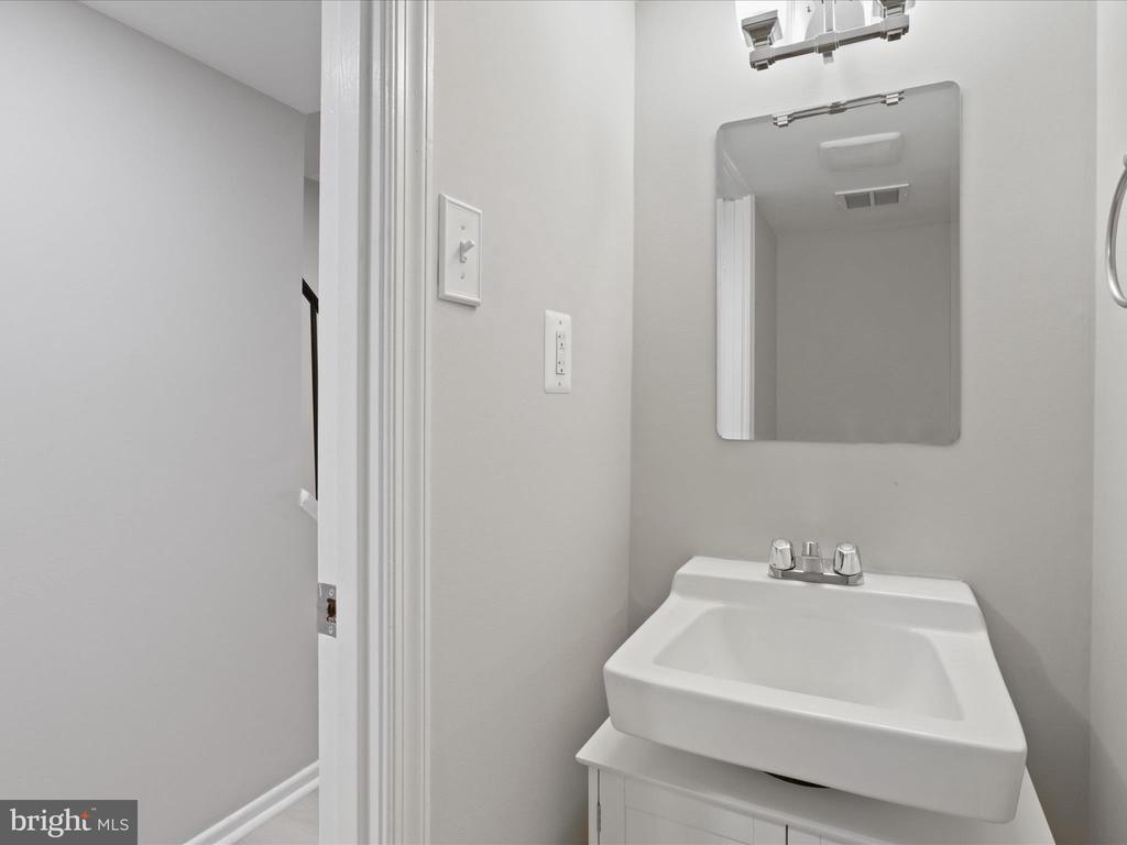 8315 Uxbridge Ct