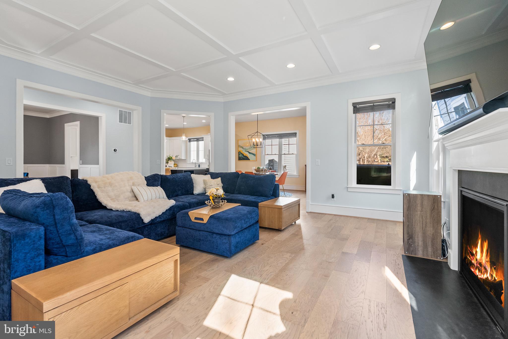 8633 FORT HUNT ROAD
