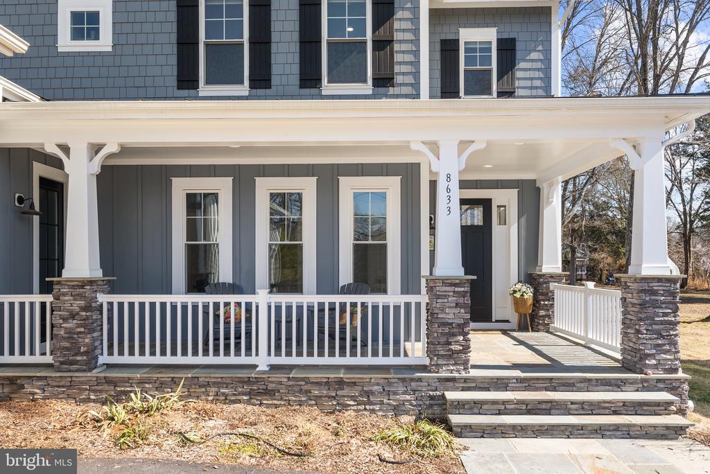 8633 FORT HUNT ROAD