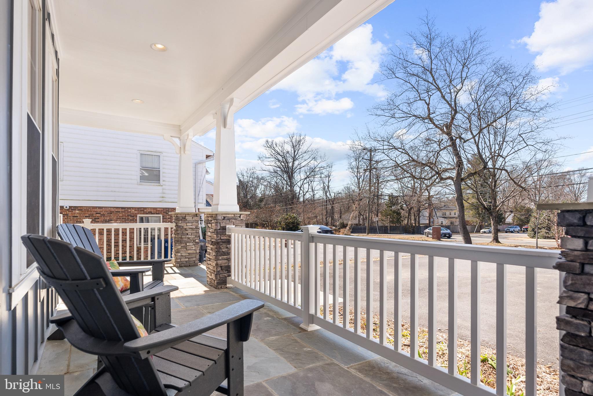8633 FORT HUNT ROAD