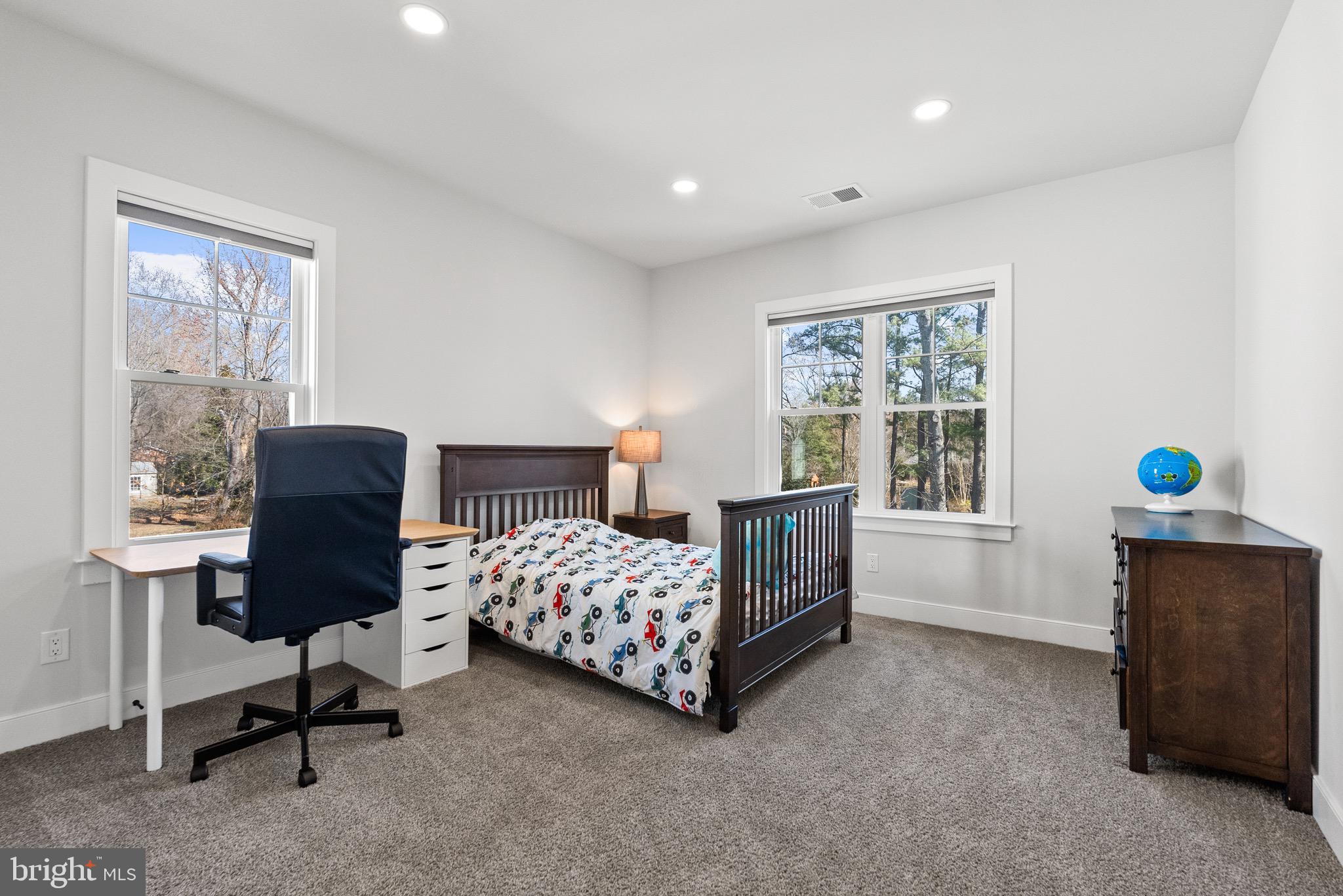 8633 FORT HUNT ROAD