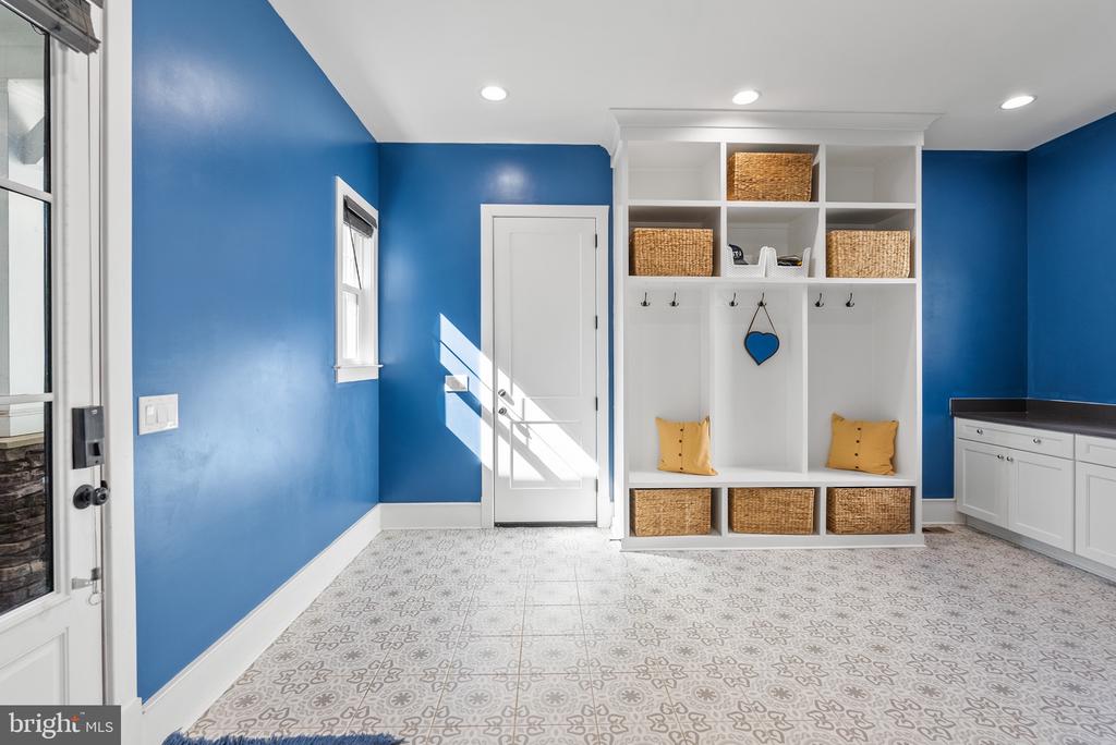 8633 FORT HUNT ROAD
