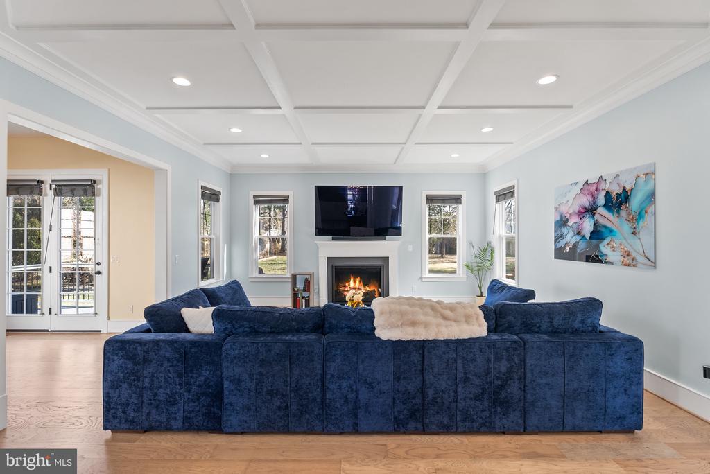 8633 FORT HUNT ROAD