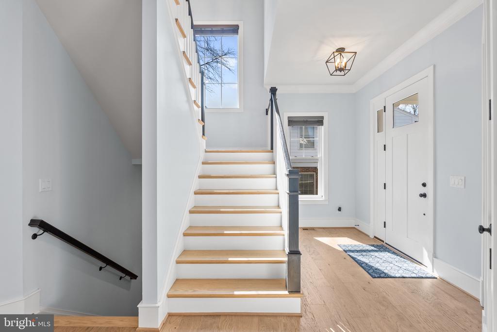 8633 FORT HUNT ROAD