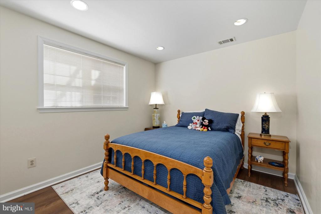 1133 ANESBURY LANE