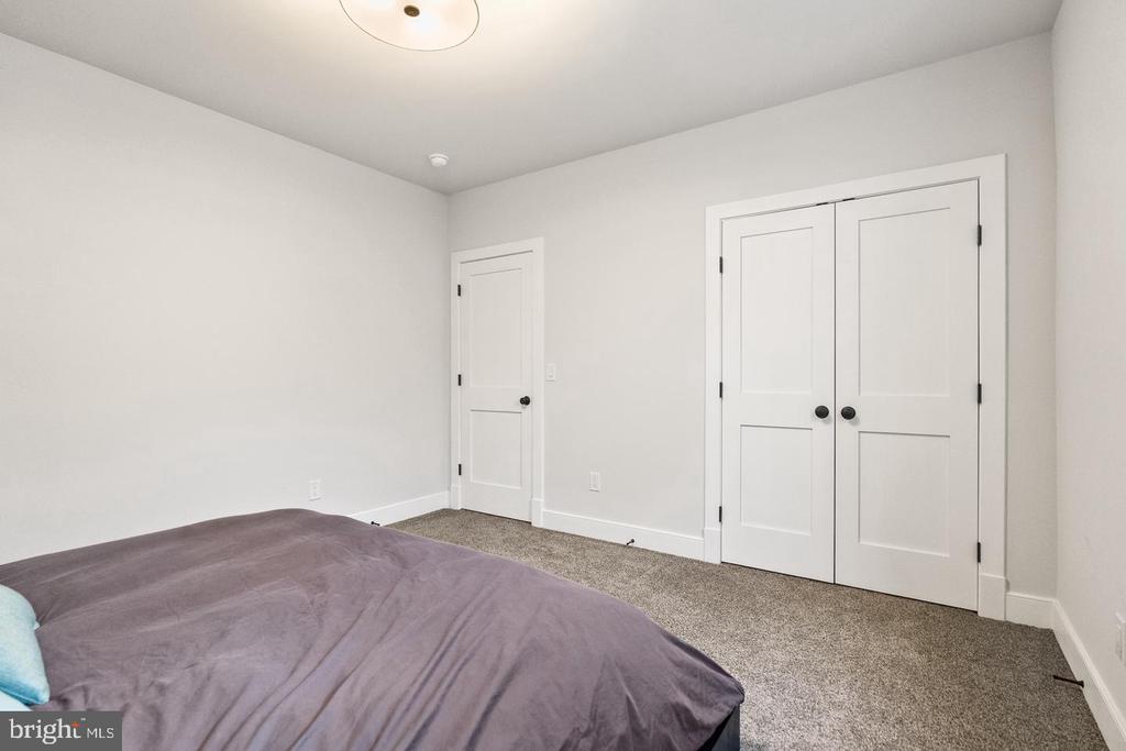 8633 FORT HUNT ROAD