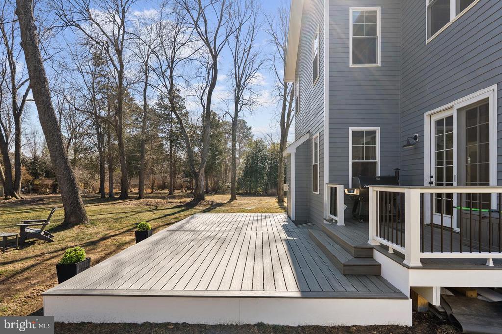 8633 FORT HUNT ROAD