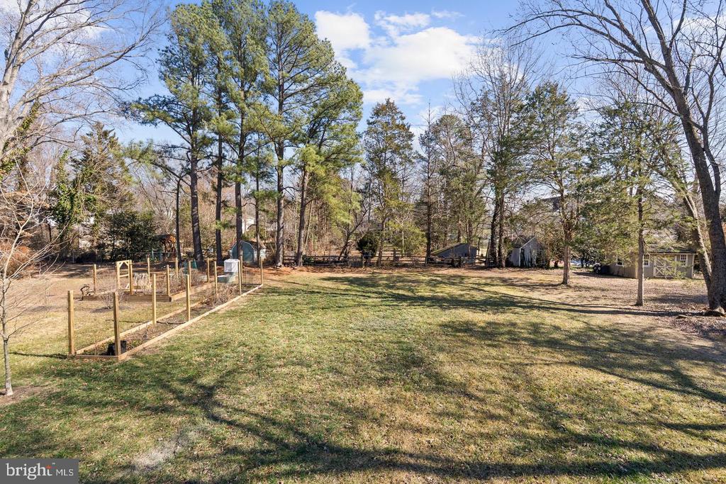 8633 FORT HUNT ROAD