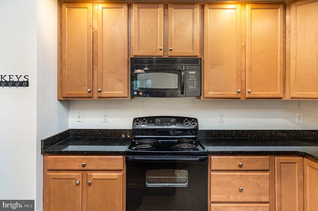 2509 Eastbourne Dr