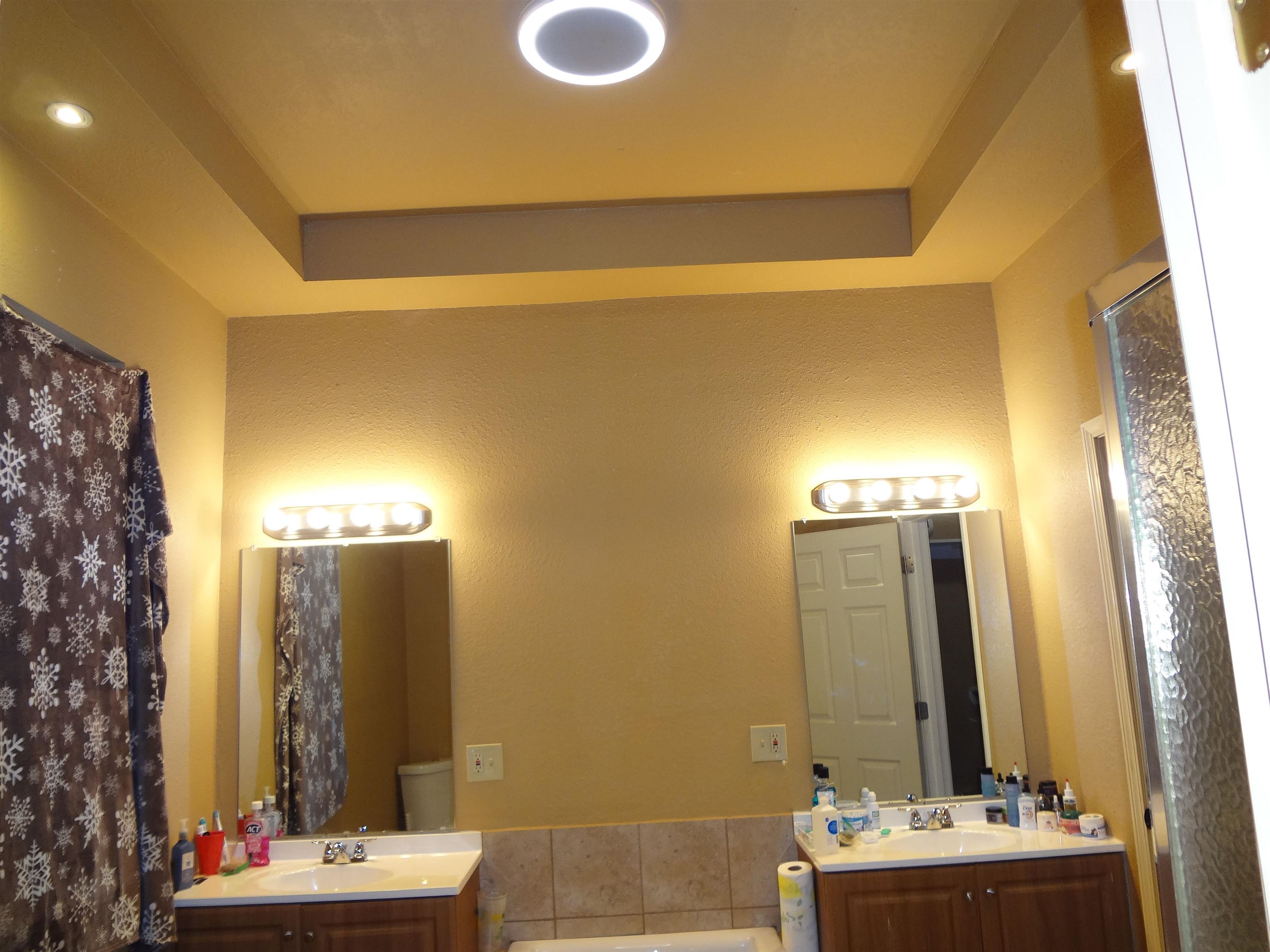 2714 S Spring Street