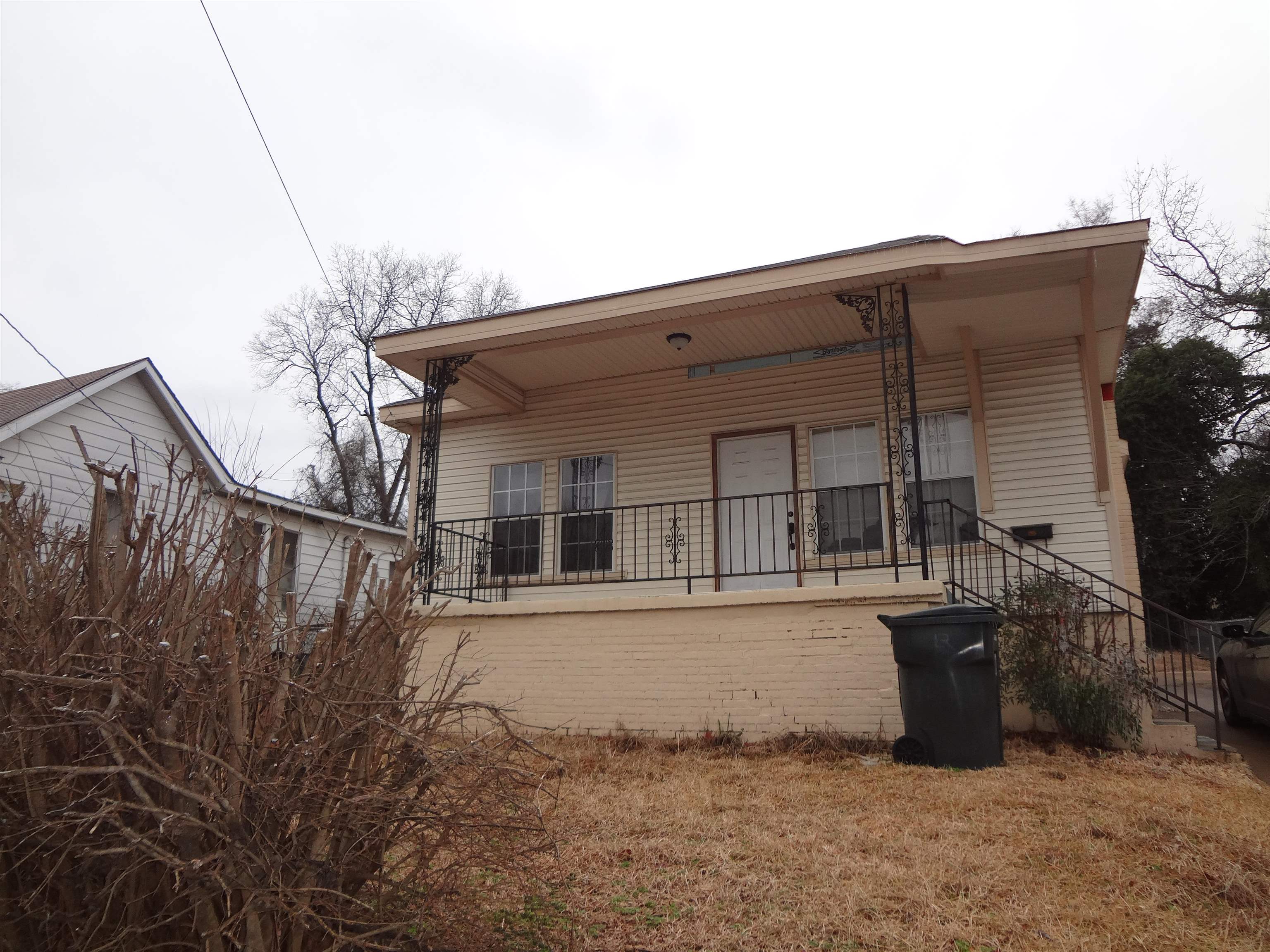 2714 S Spring Street