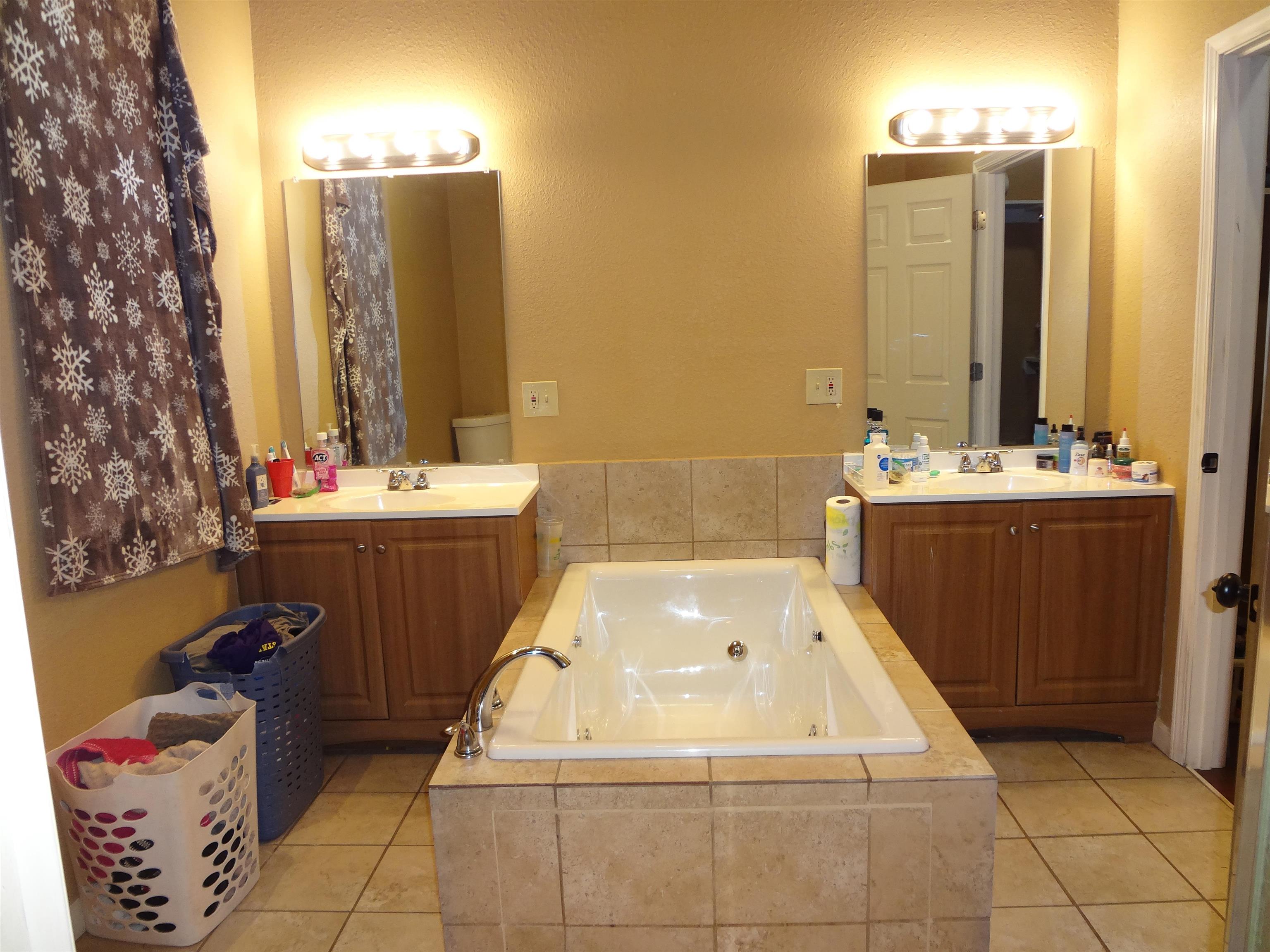 2714 S Spring Street