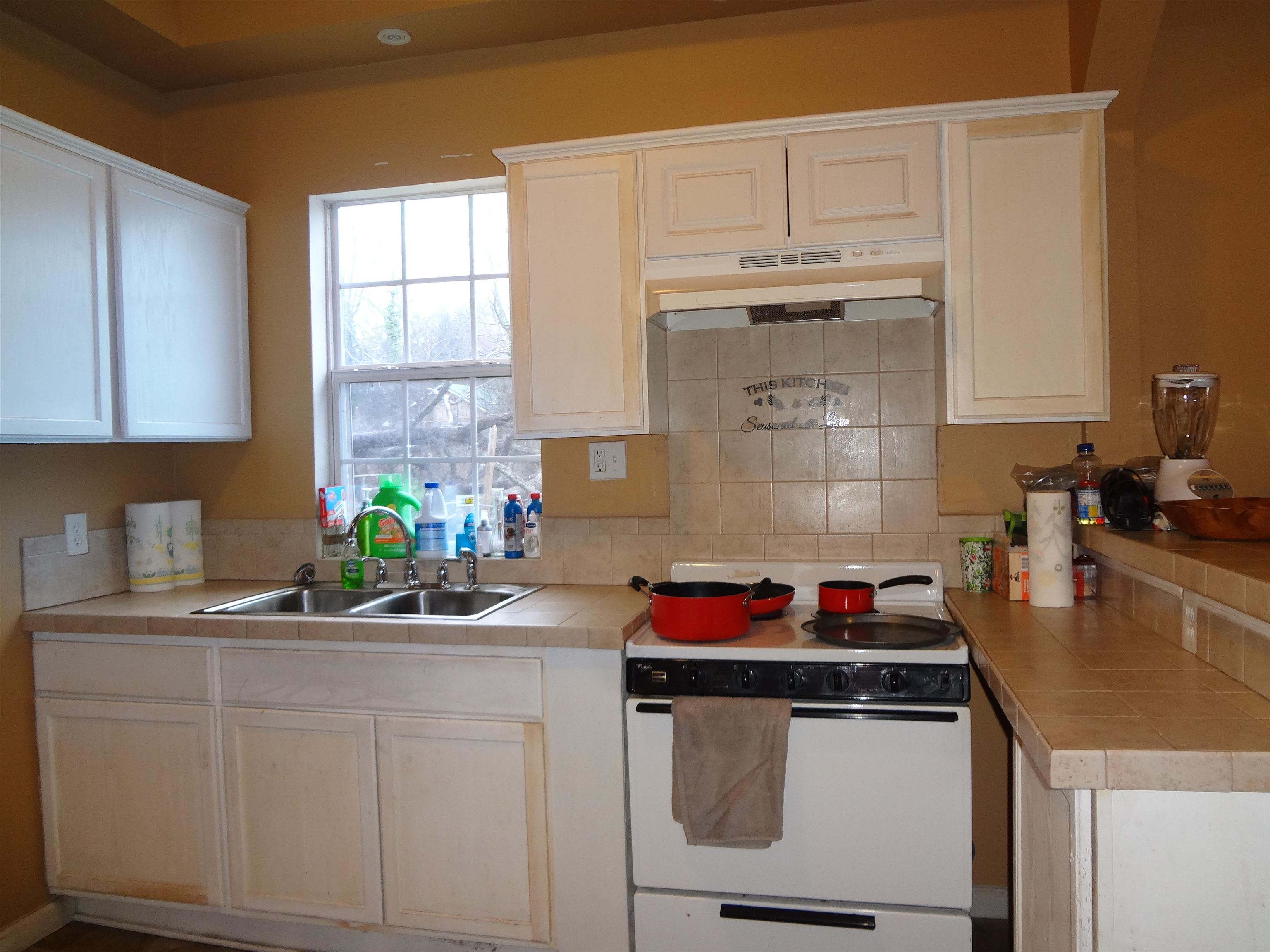 2714 S Spring Street