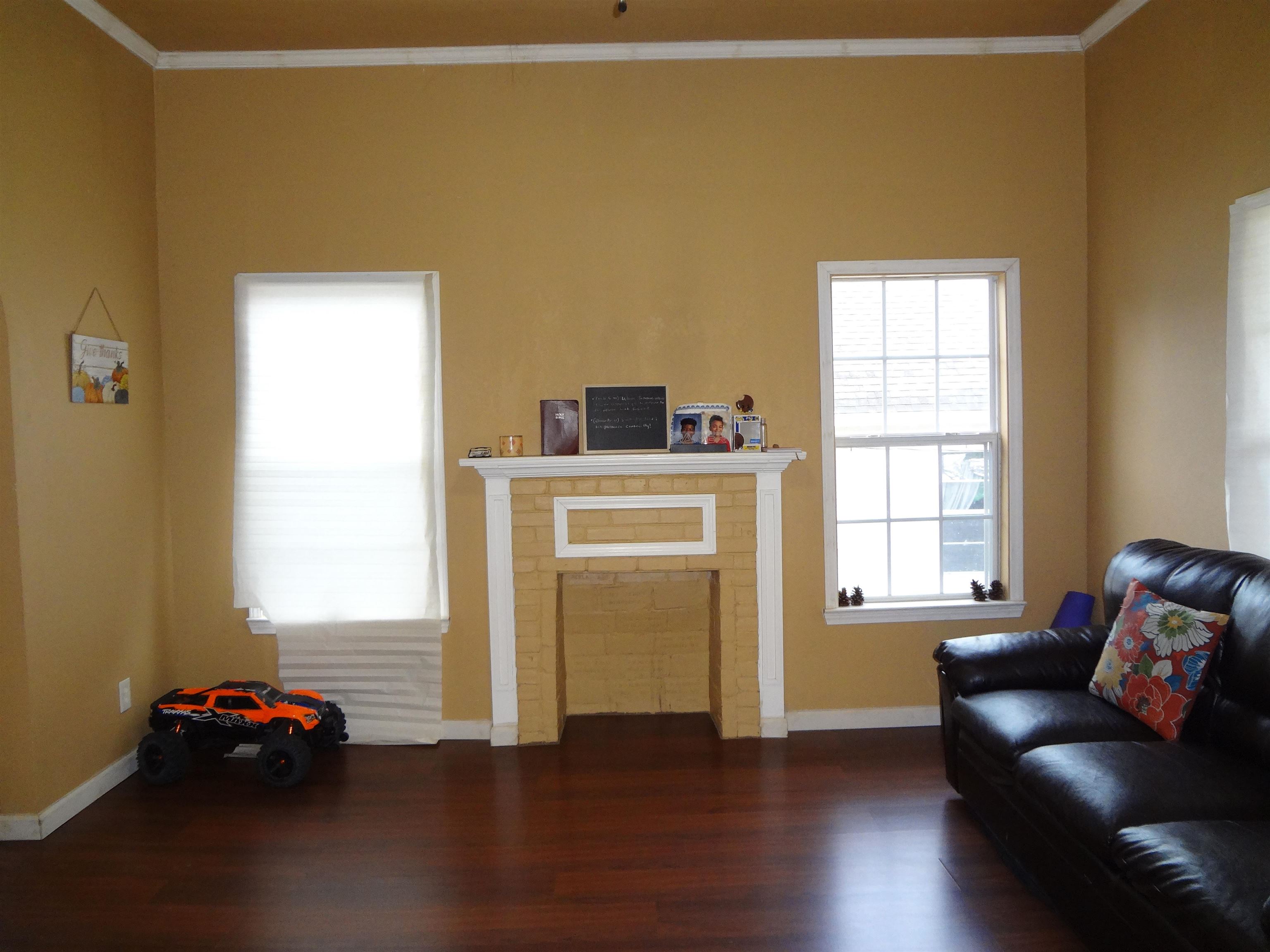 2714 S Spring Street