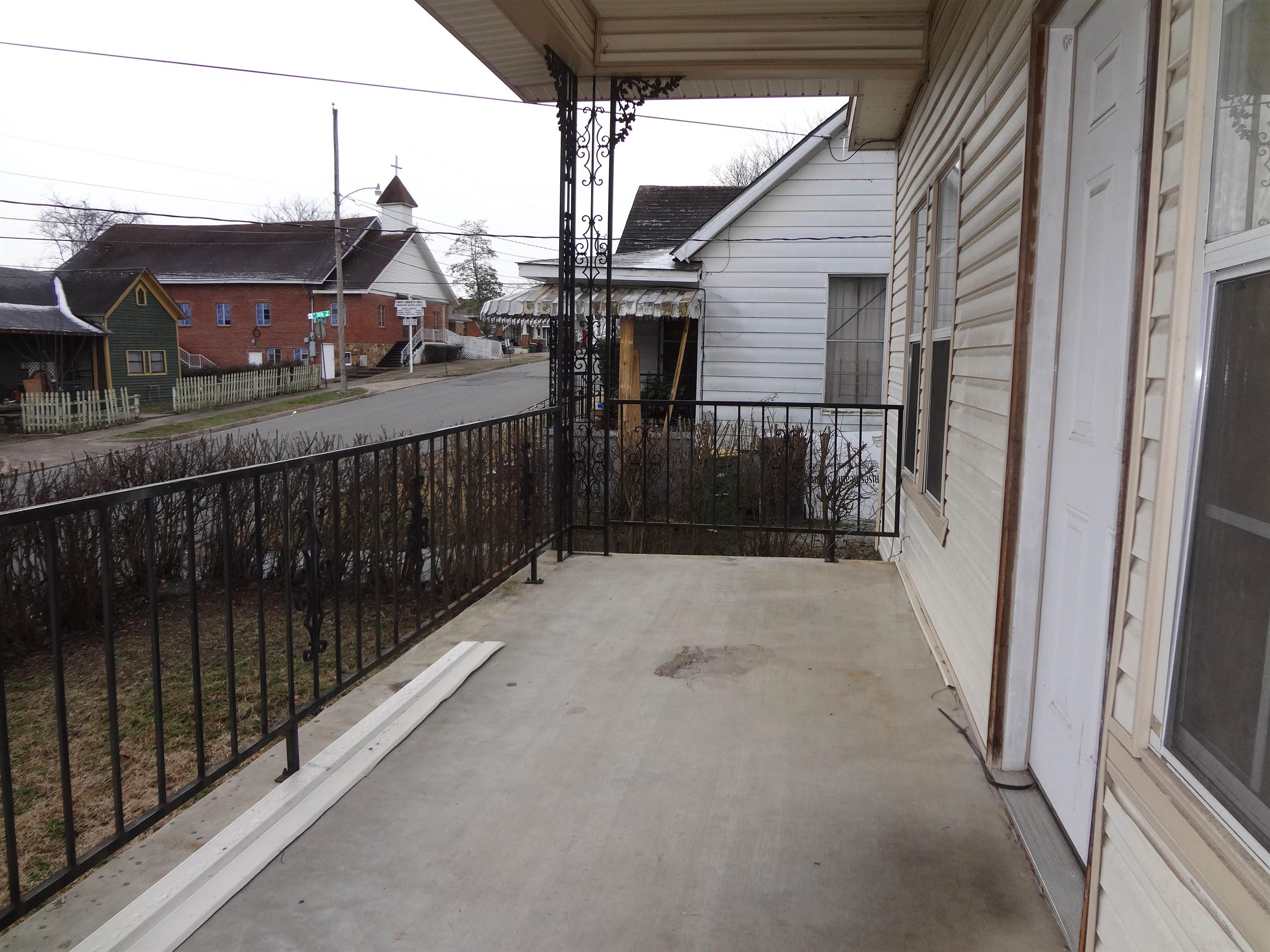 2714 S Spring Street