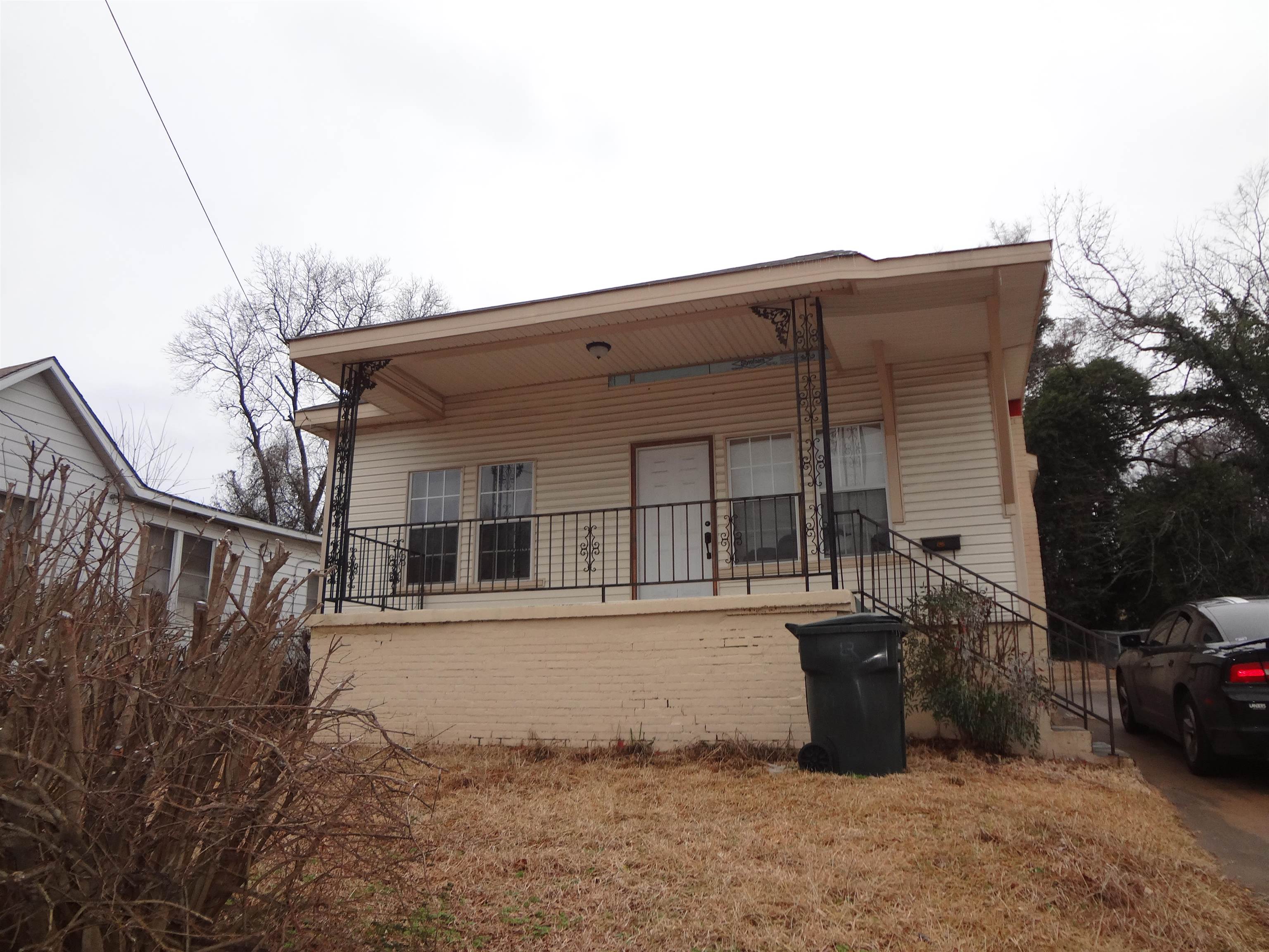 2714 S Spring Street