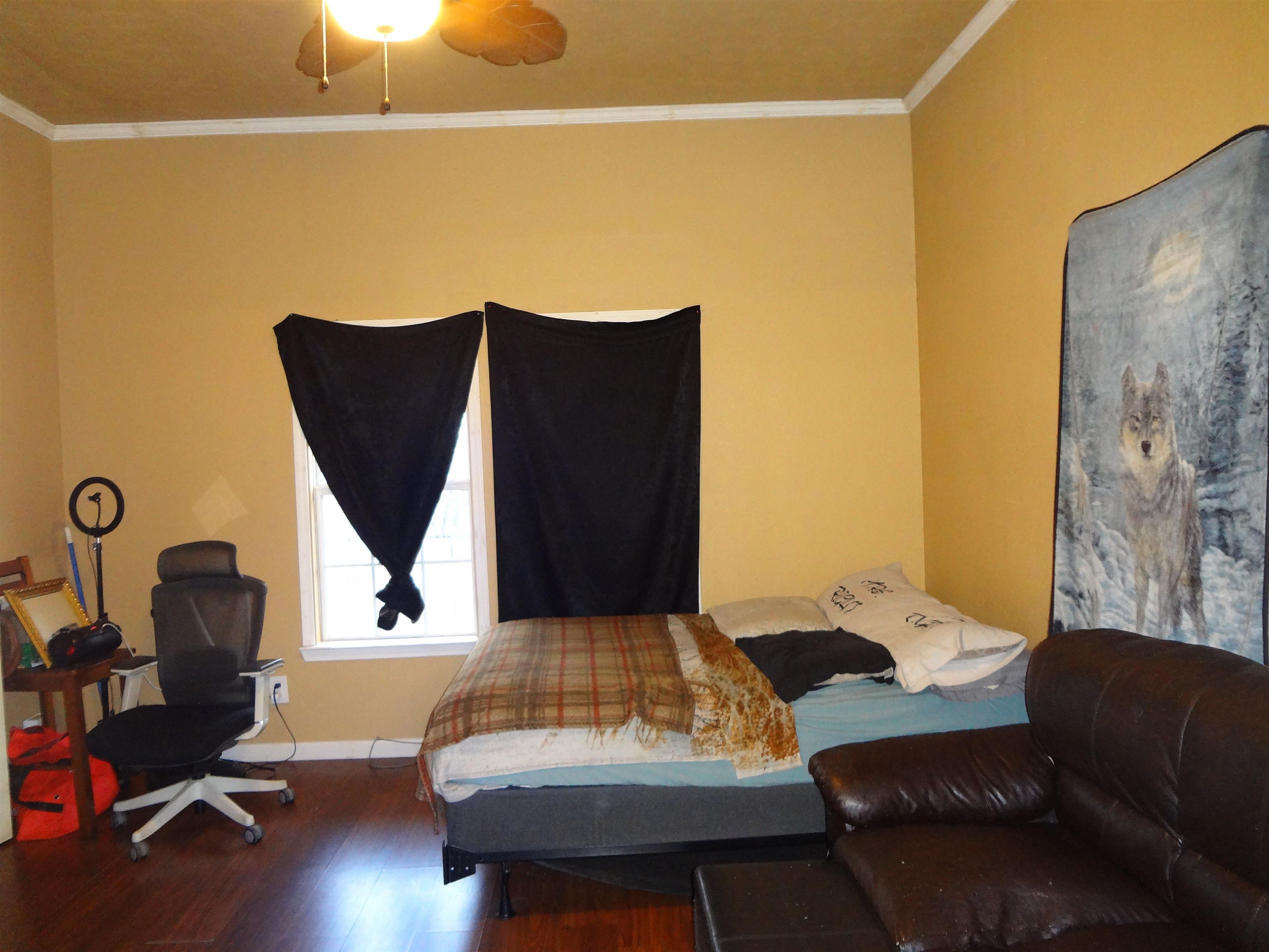 2714 S Spring Street