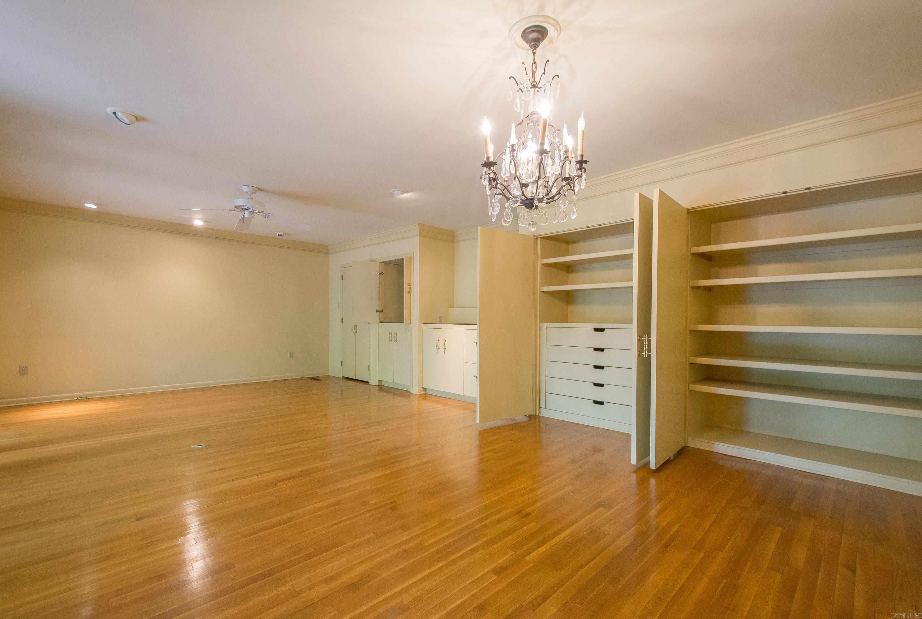 5540 N Grandview Street