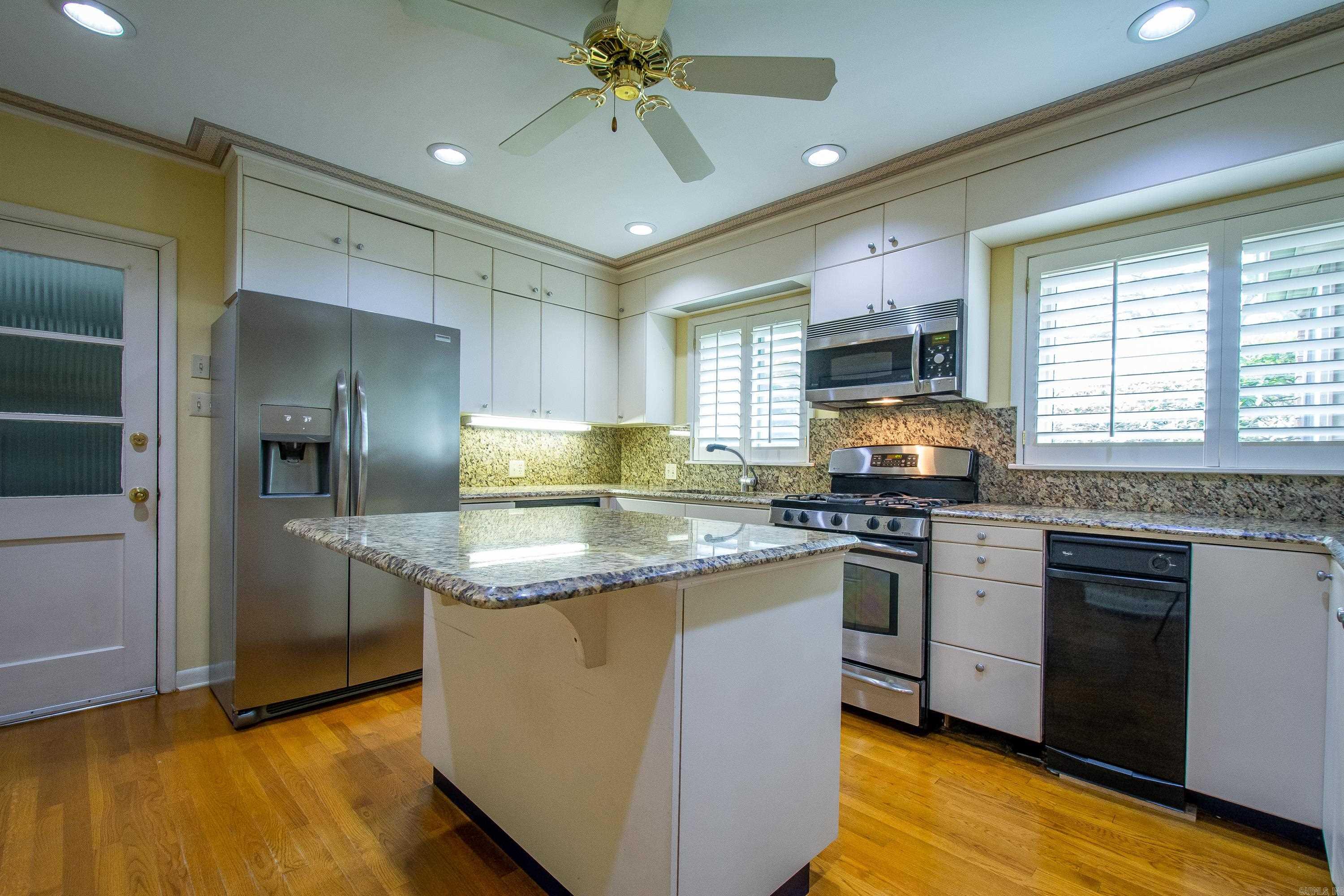 5540 N Grandview Street