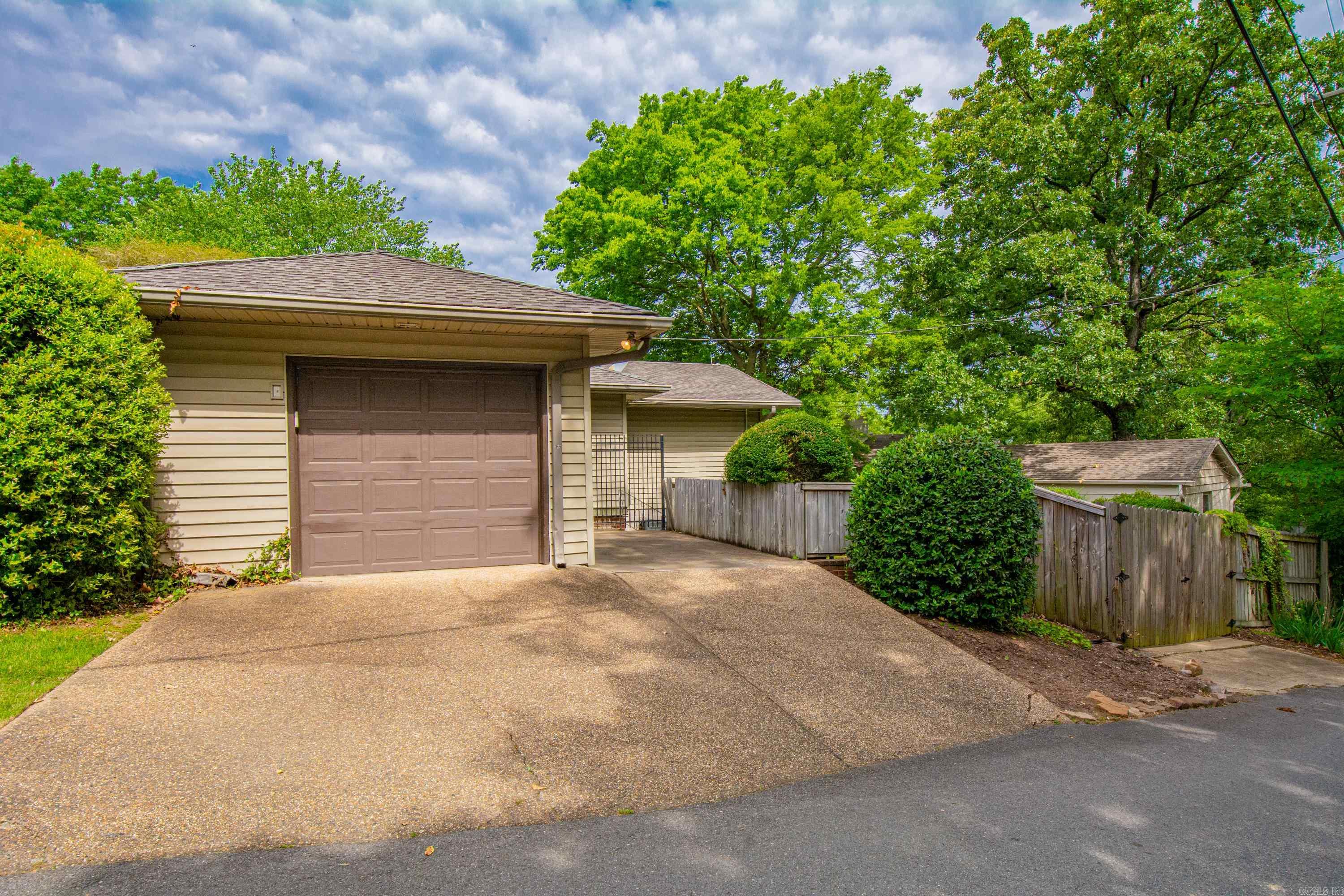 5540 N Grandview Street