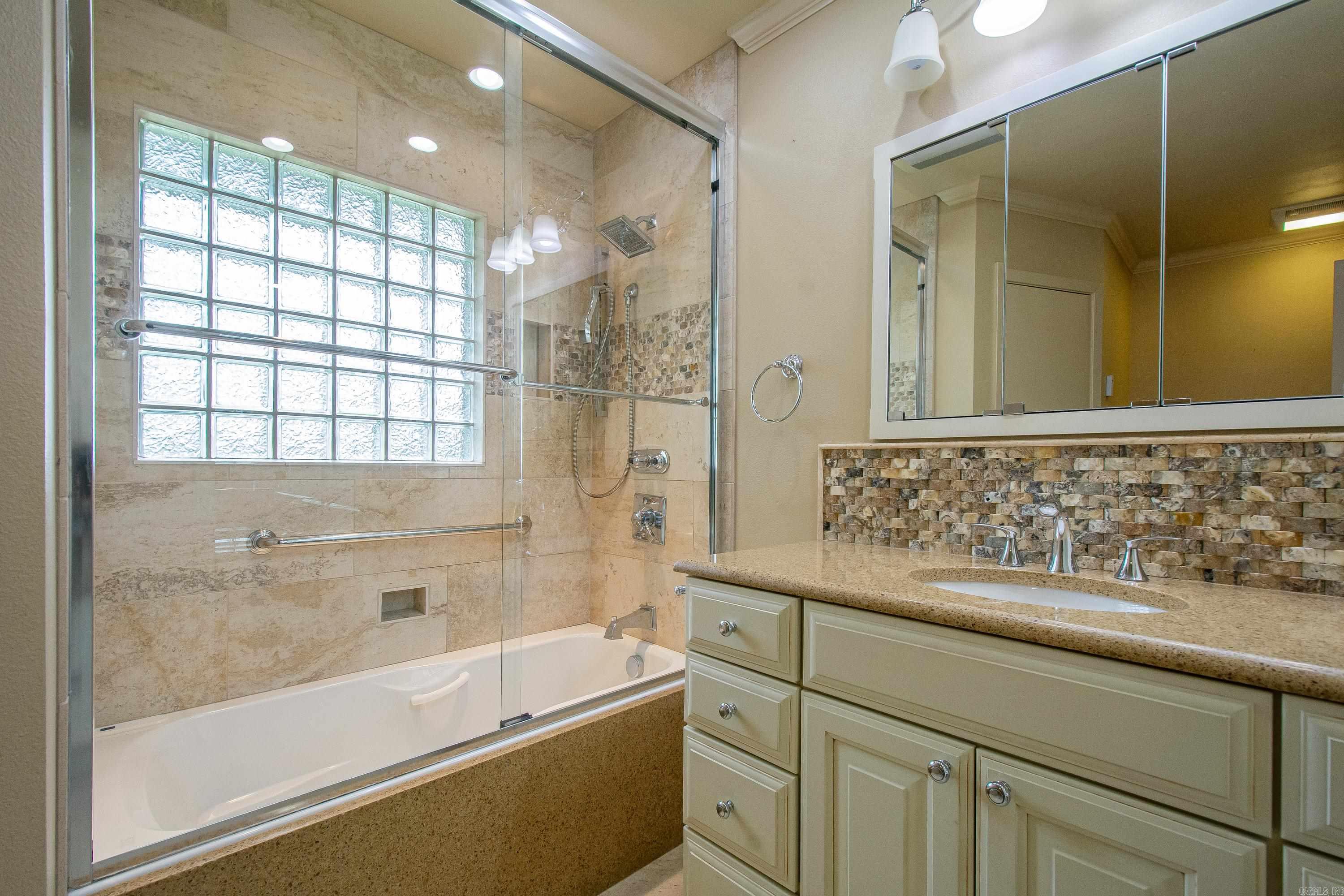 5540 N Grandview Street