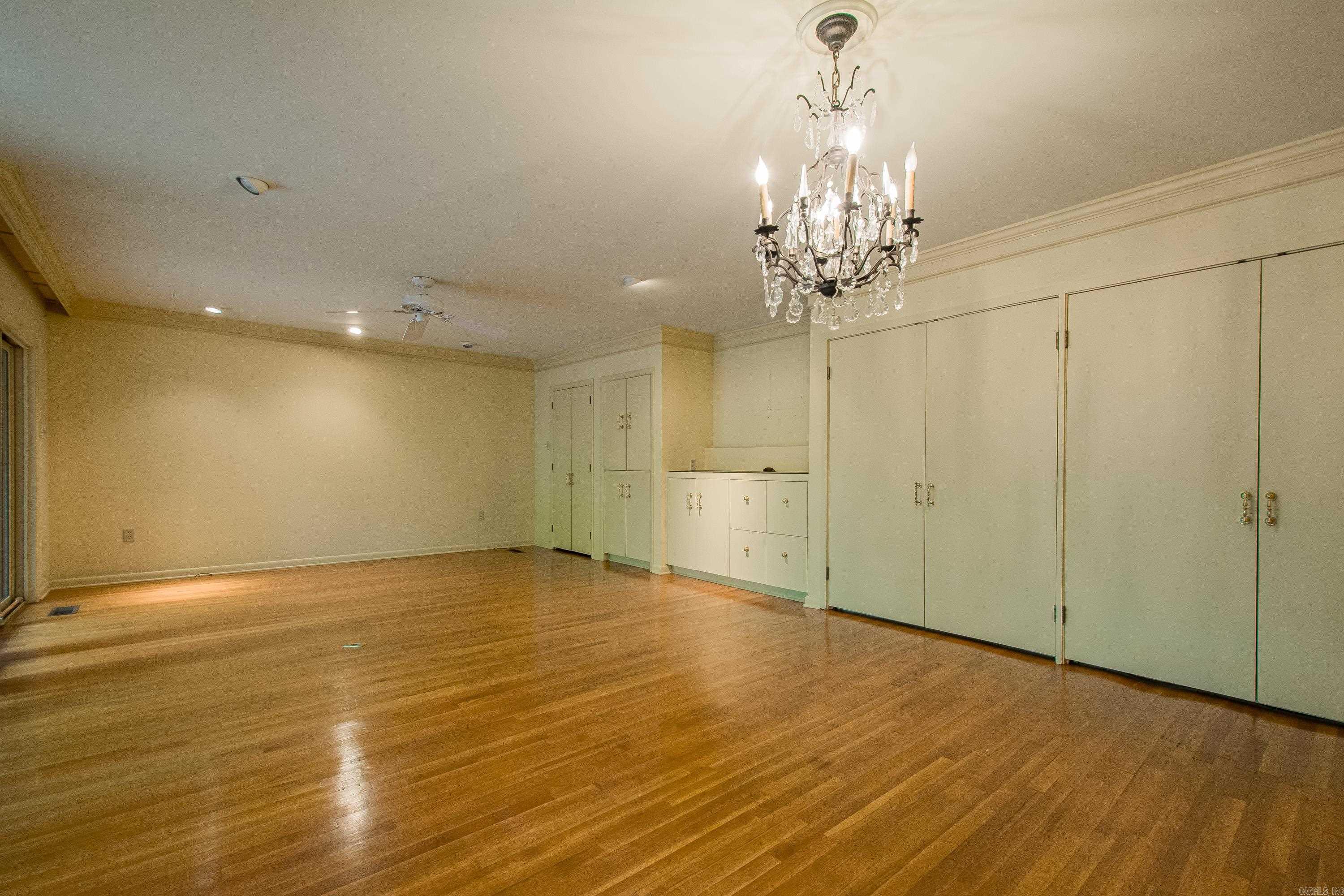 5540 N Grandview Street