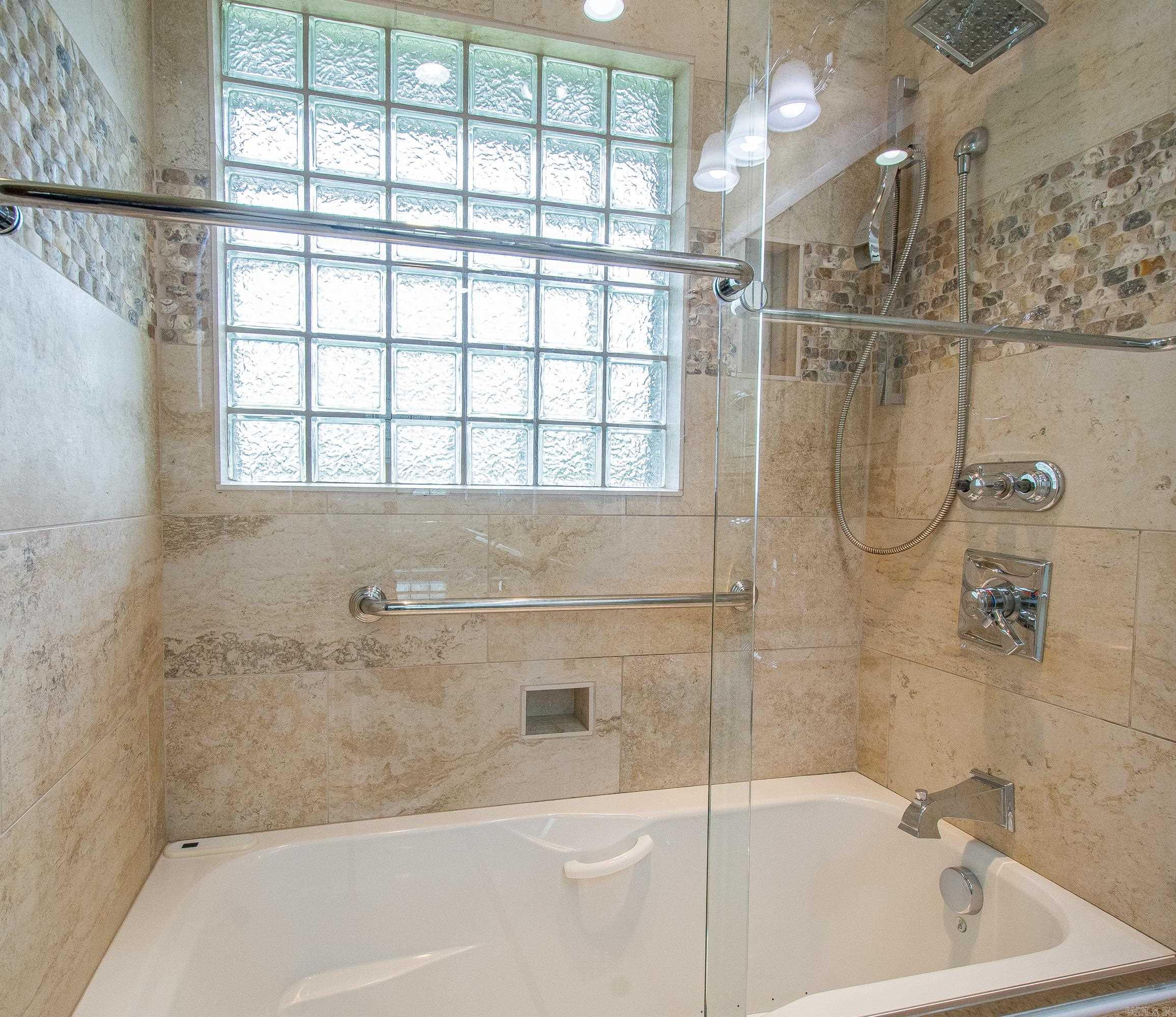 5540 N Grandview Street