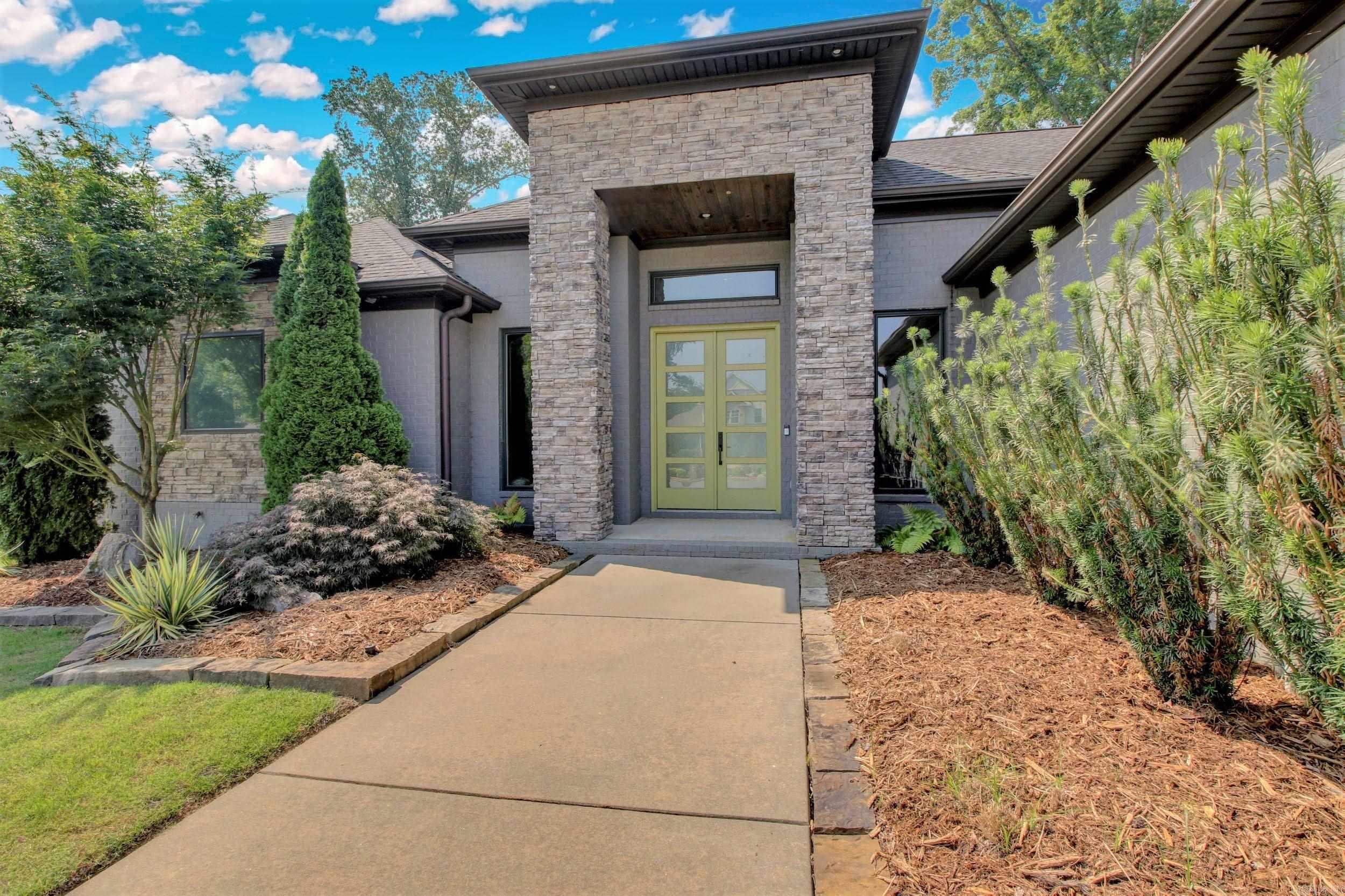 15 Cypress Lake Court