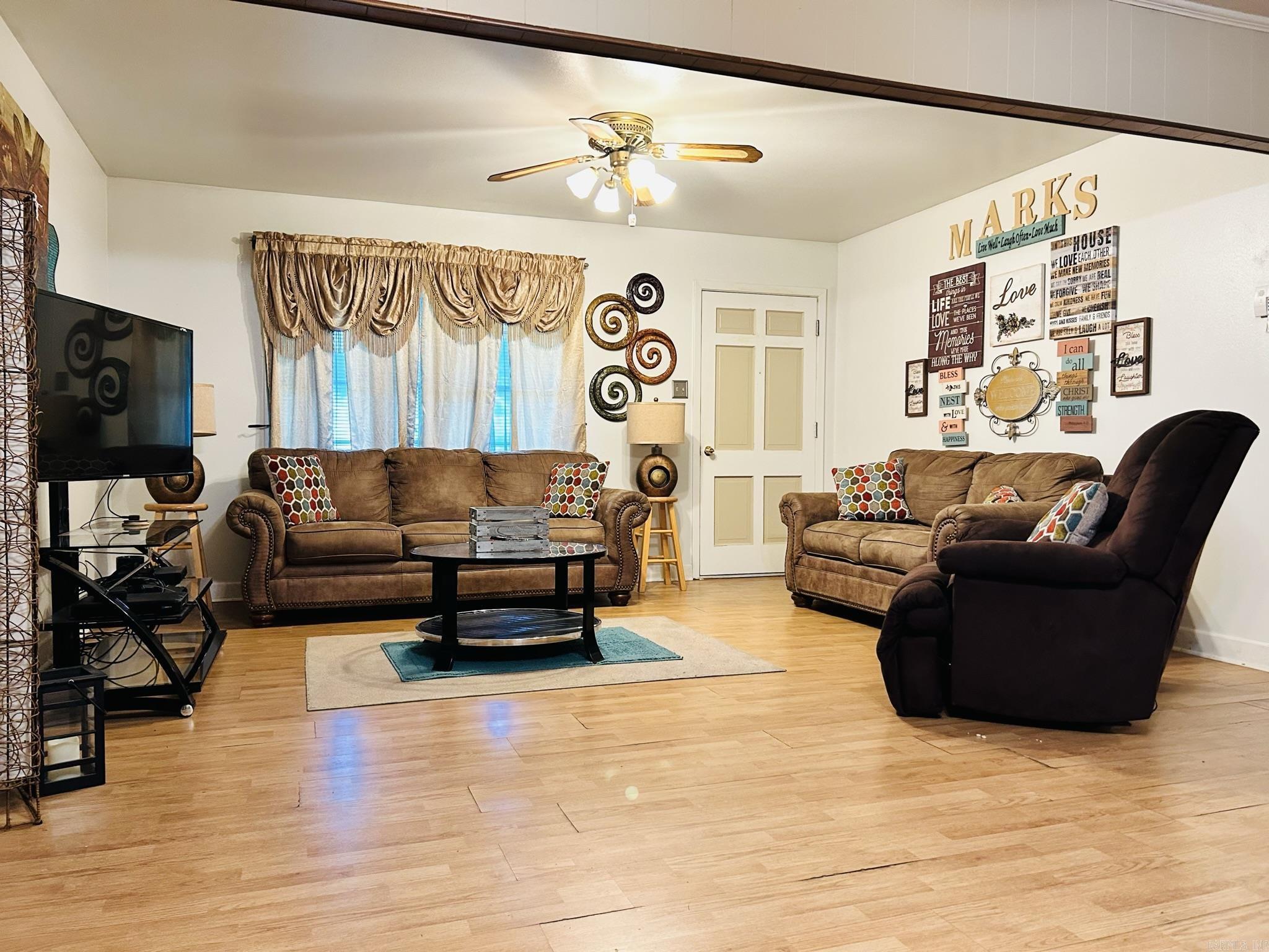 1100 Abernathy Street