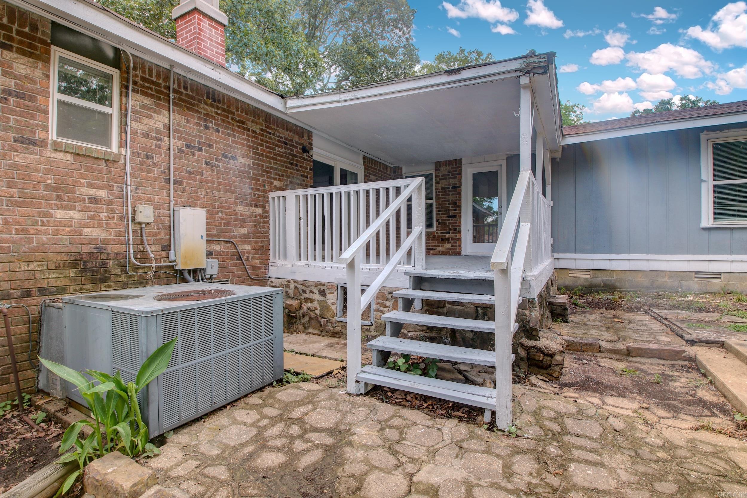 44 Jackson Oaks Drive
