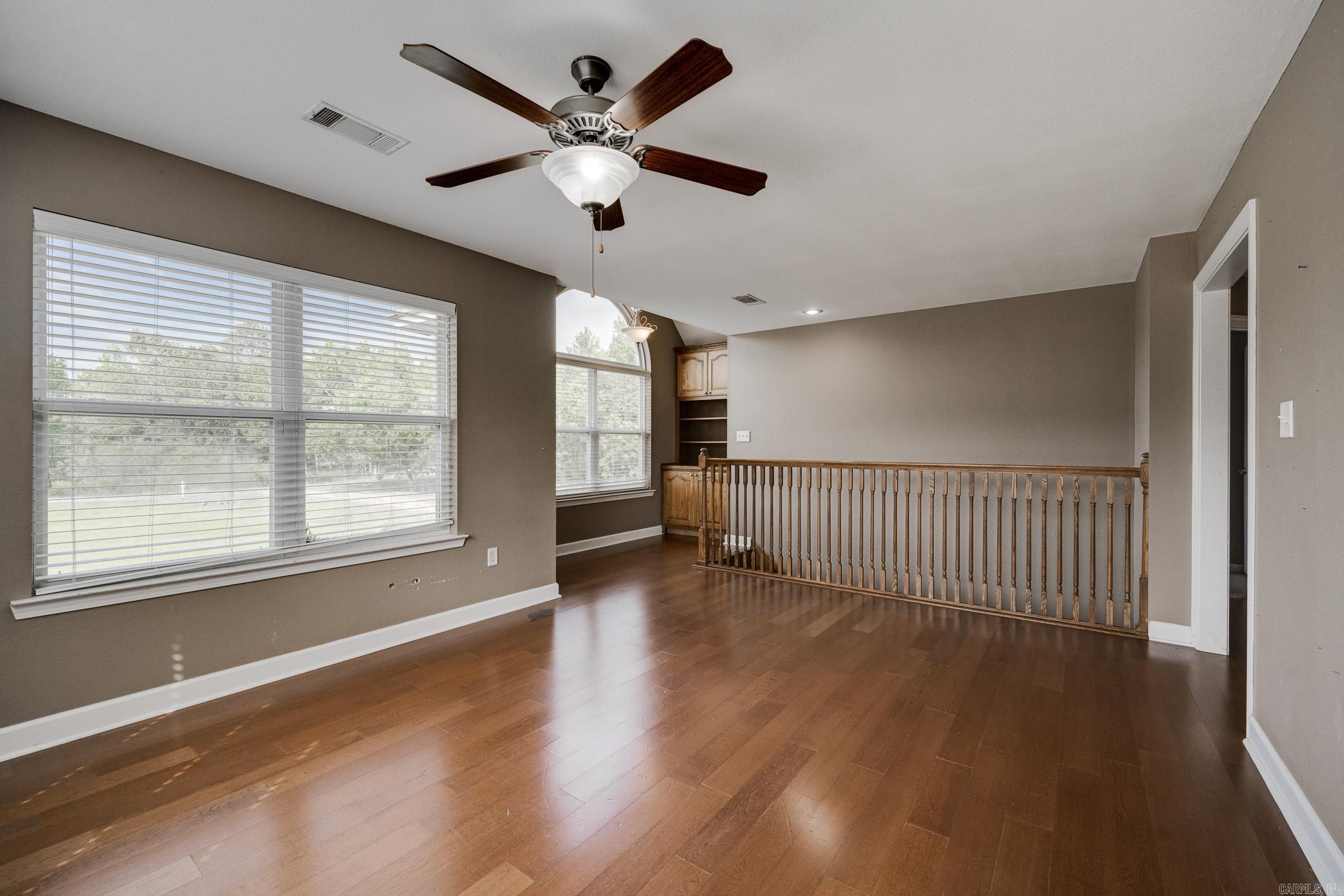 6 Cooper Lane
