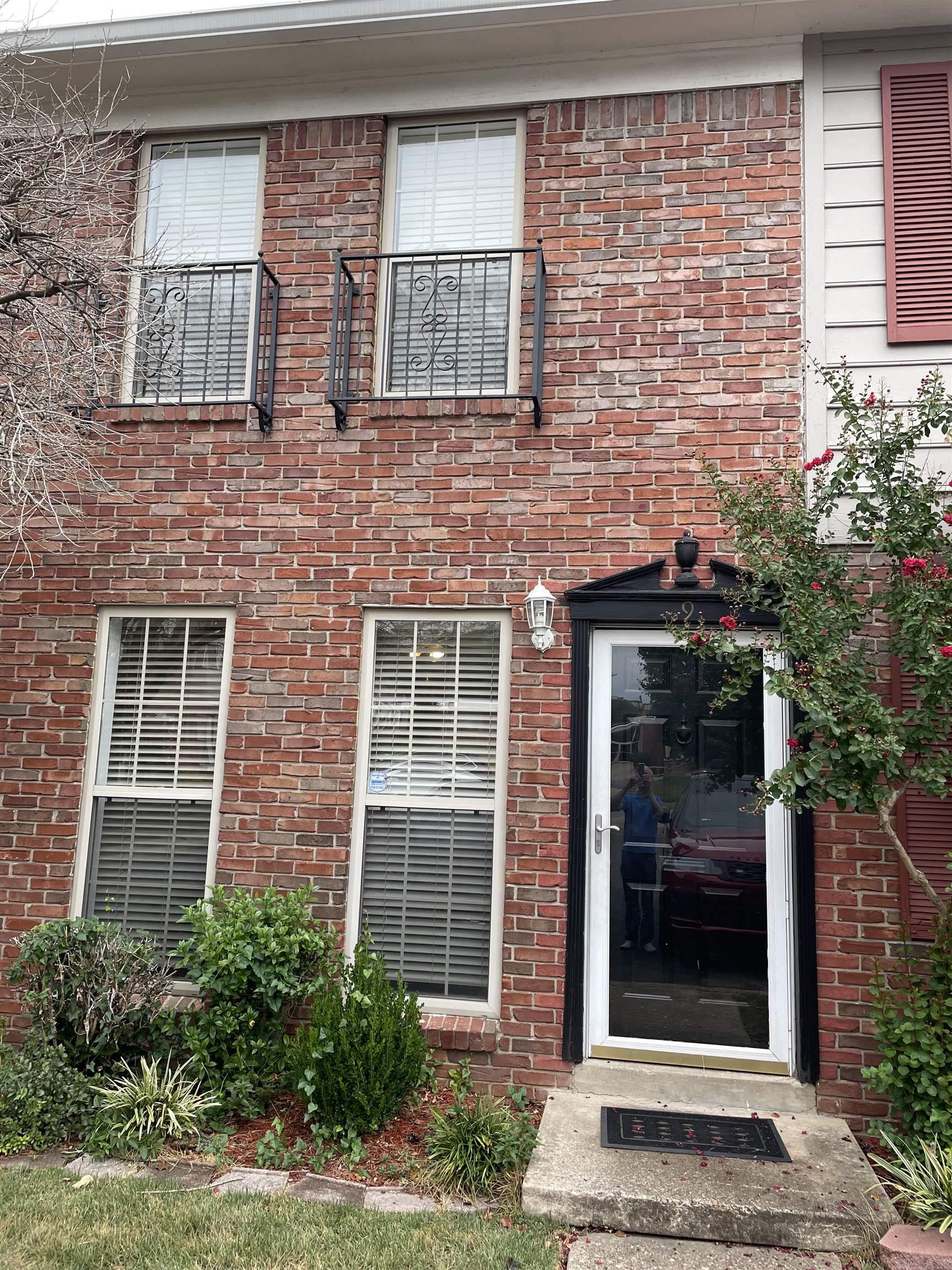 601 Brookside Drive Unit: 9