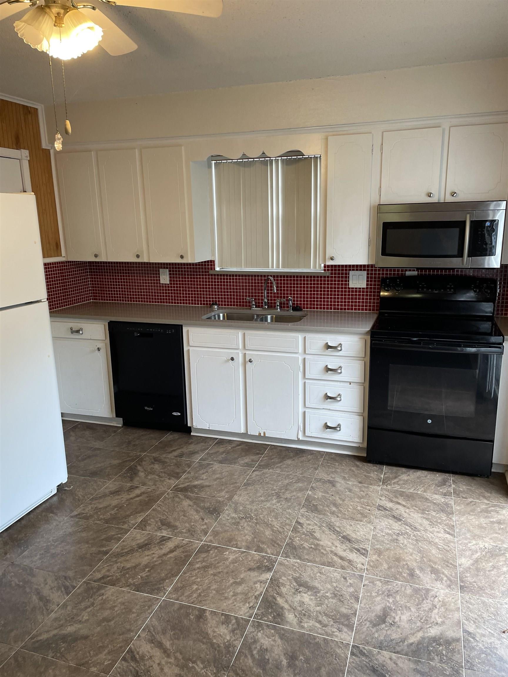 601 Brookside Drive Unit: 9