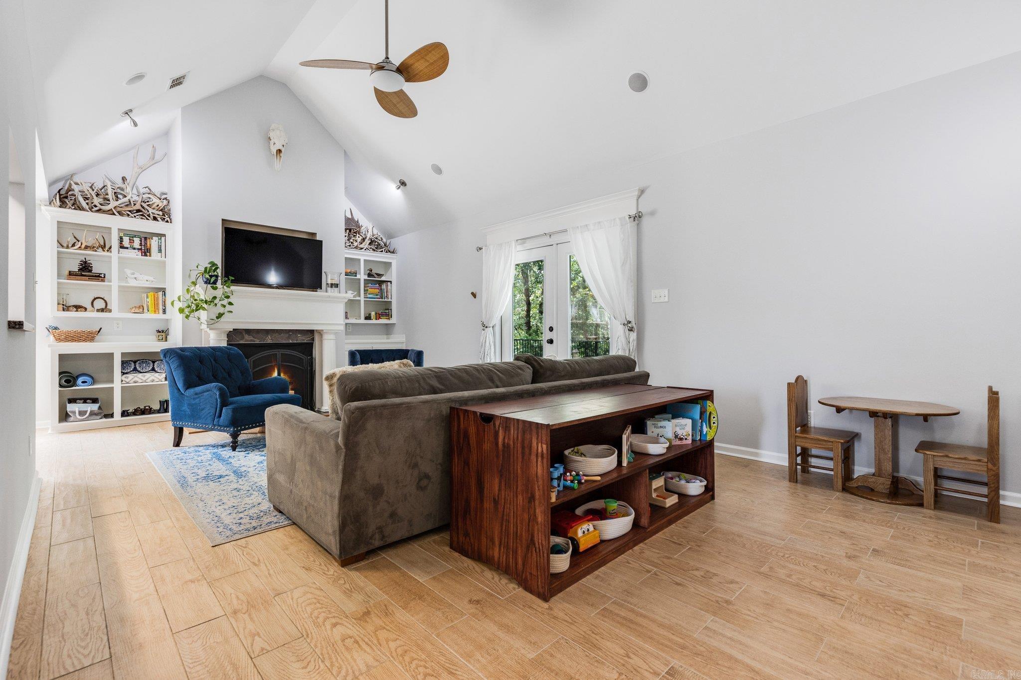 1079 Mountain Side Cove