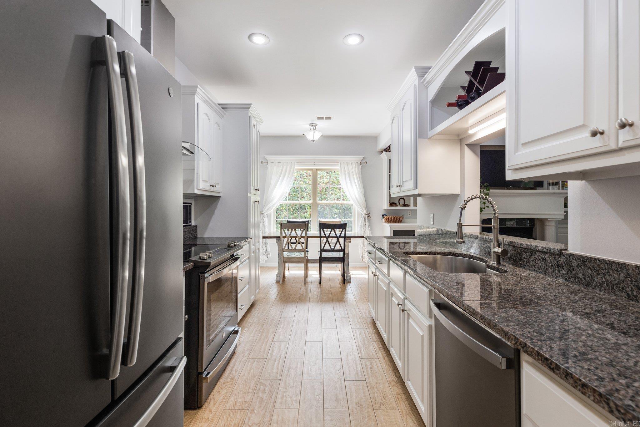 1079 Mountain Side Cove