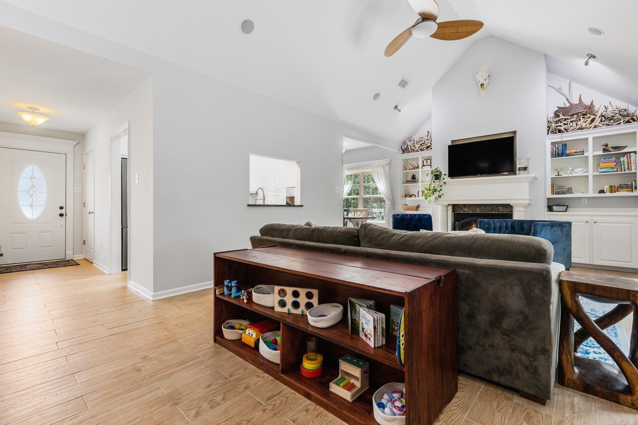 1079 Mountain Side Cove